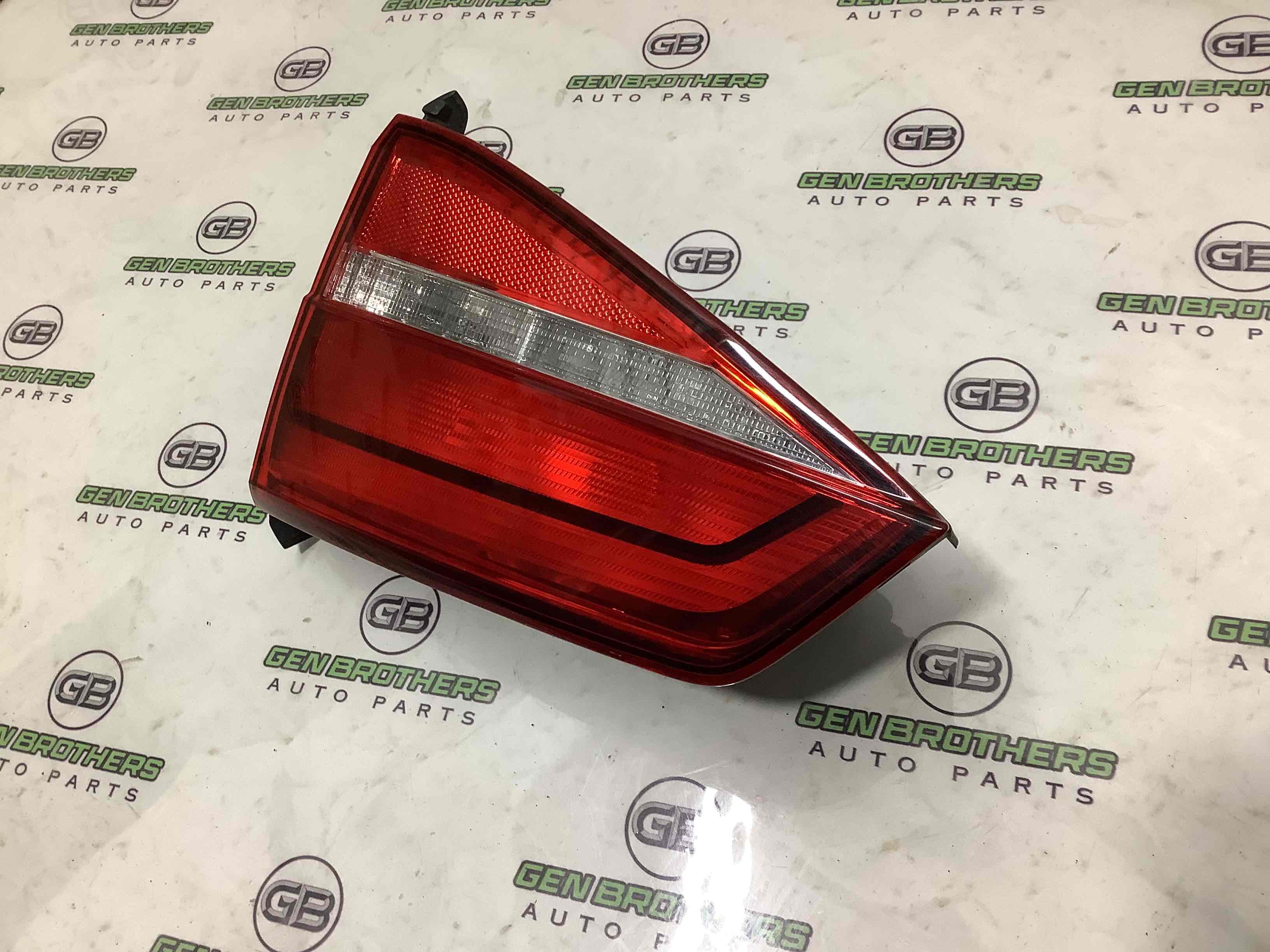 Ліхтар задній правий