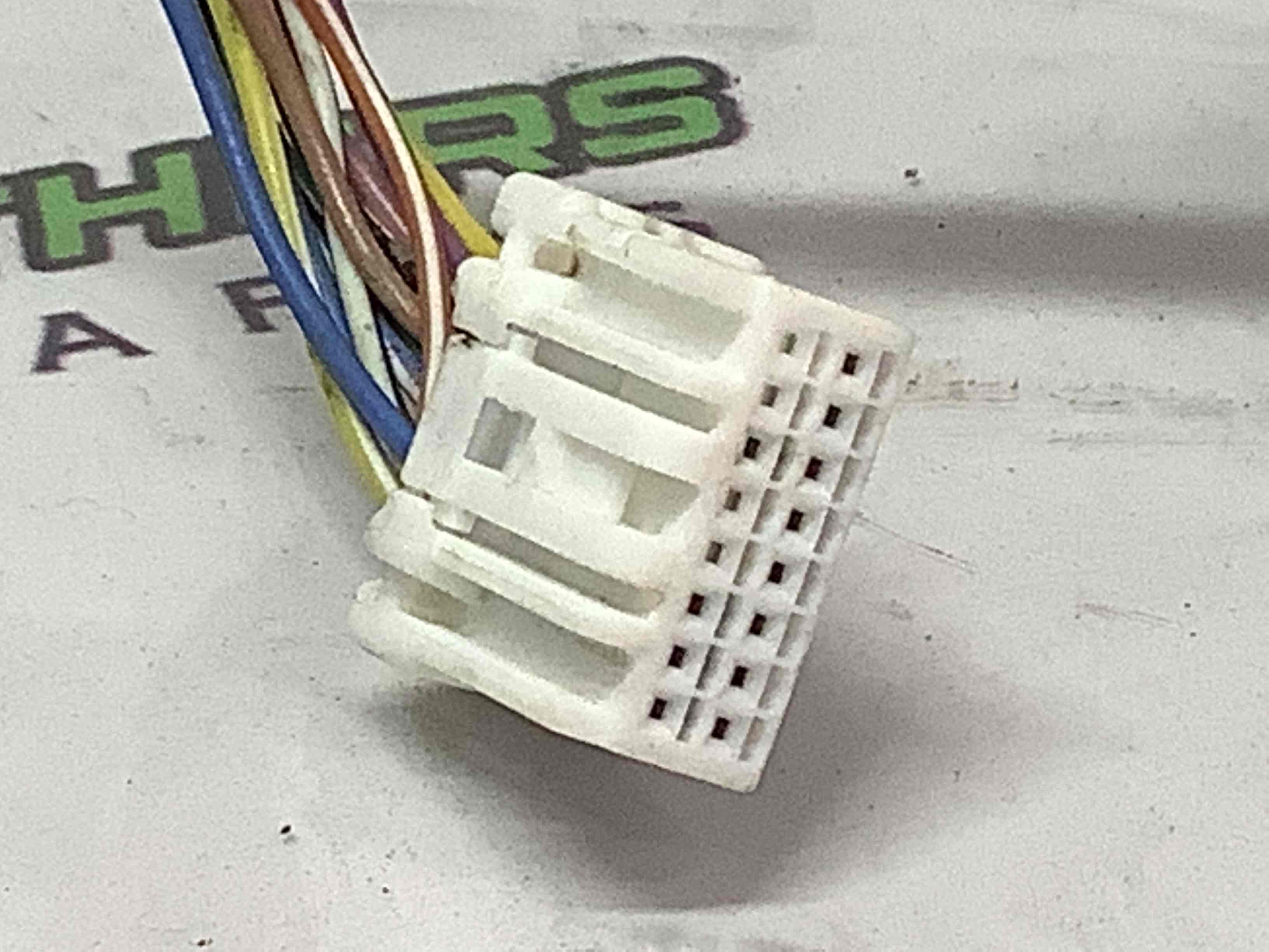 Дзеркало зовнішнє праве