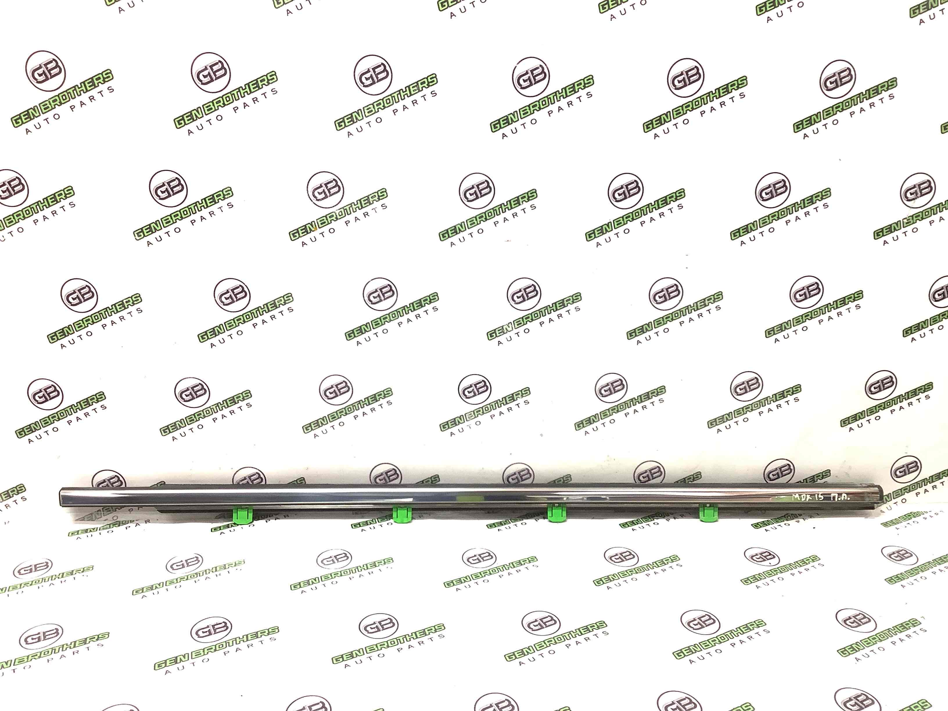 Молдинг двері передньої правої