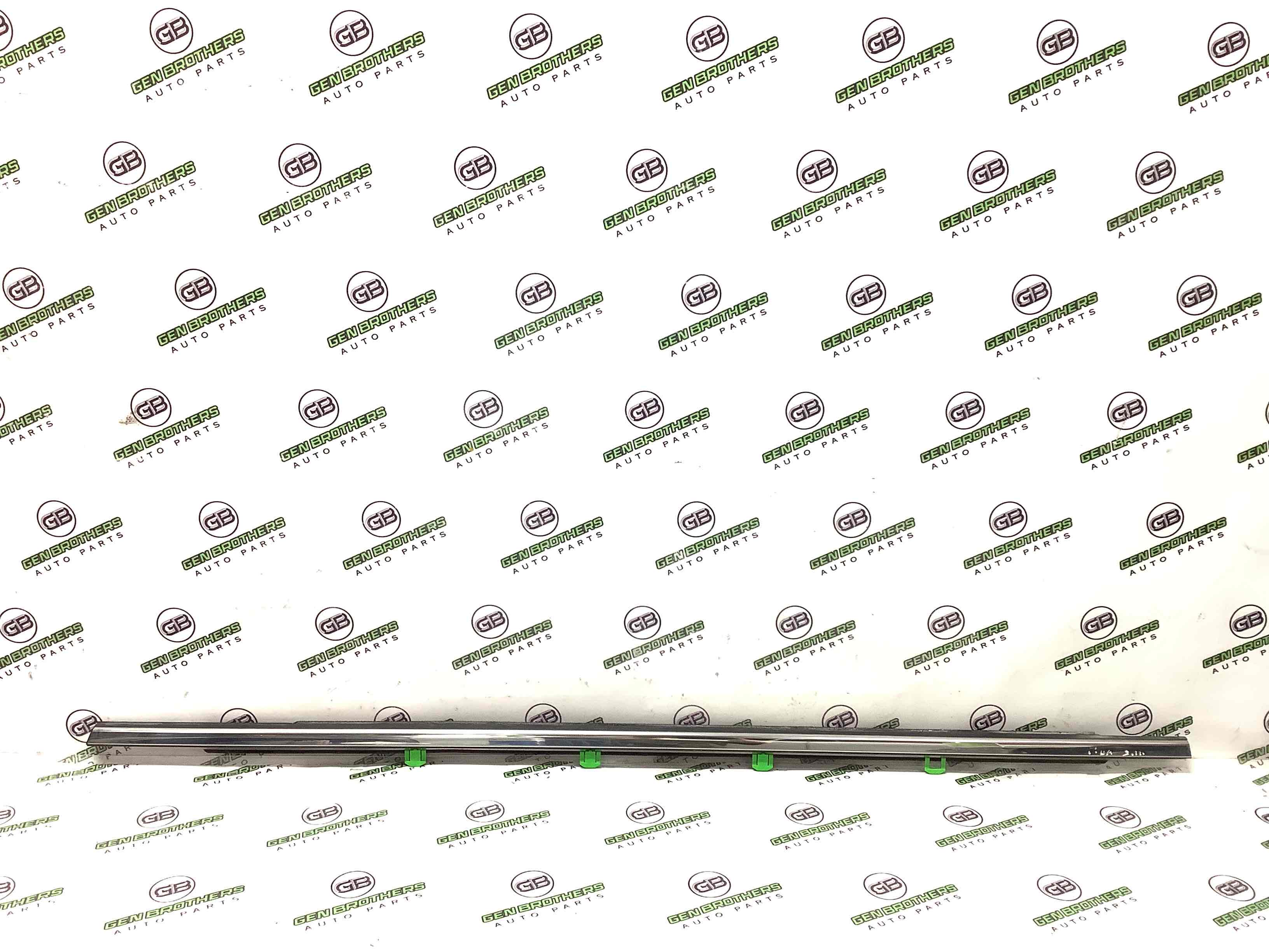 Молдинг двері задньої правої