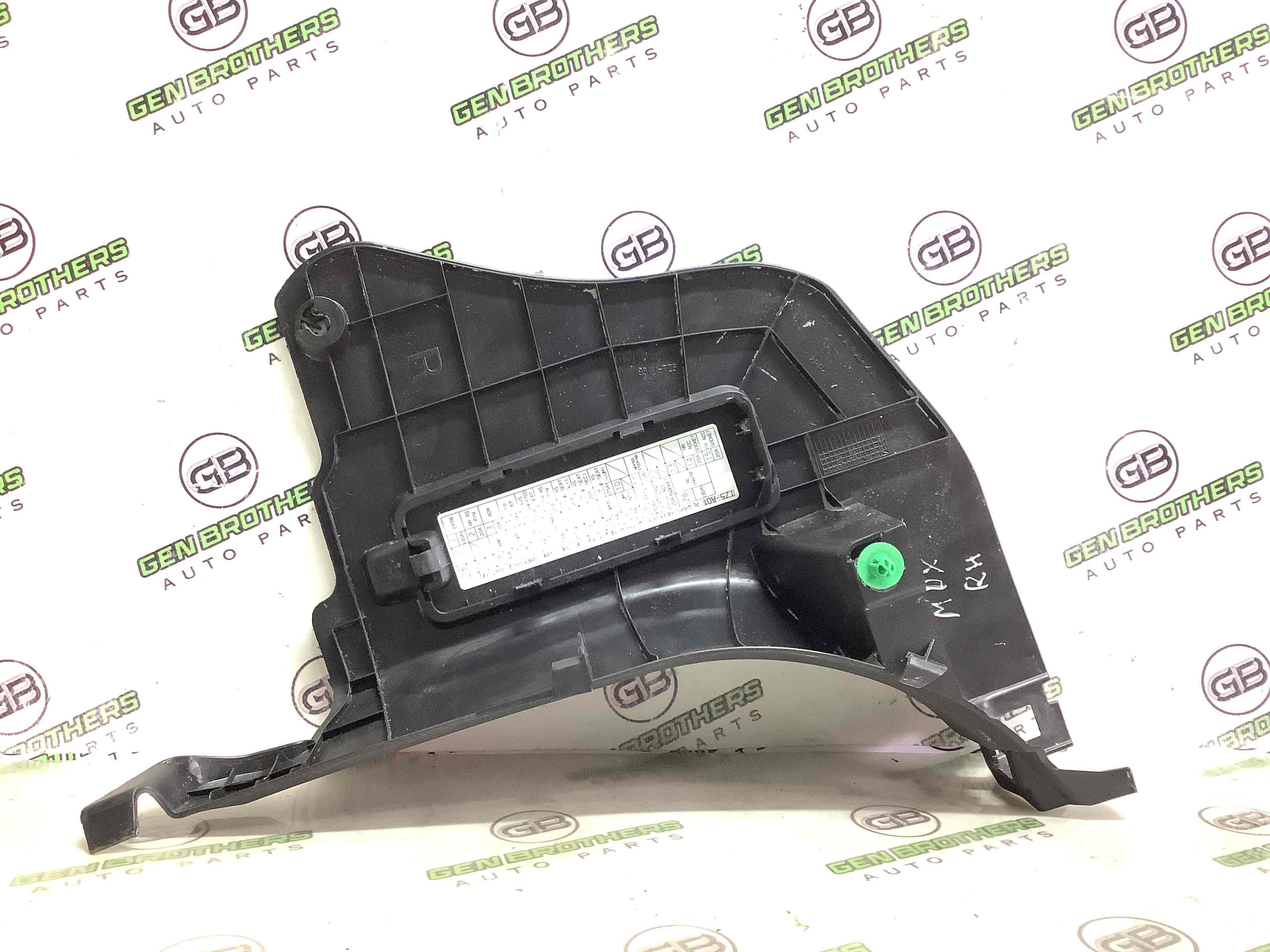 Обшивка передньої стійки права