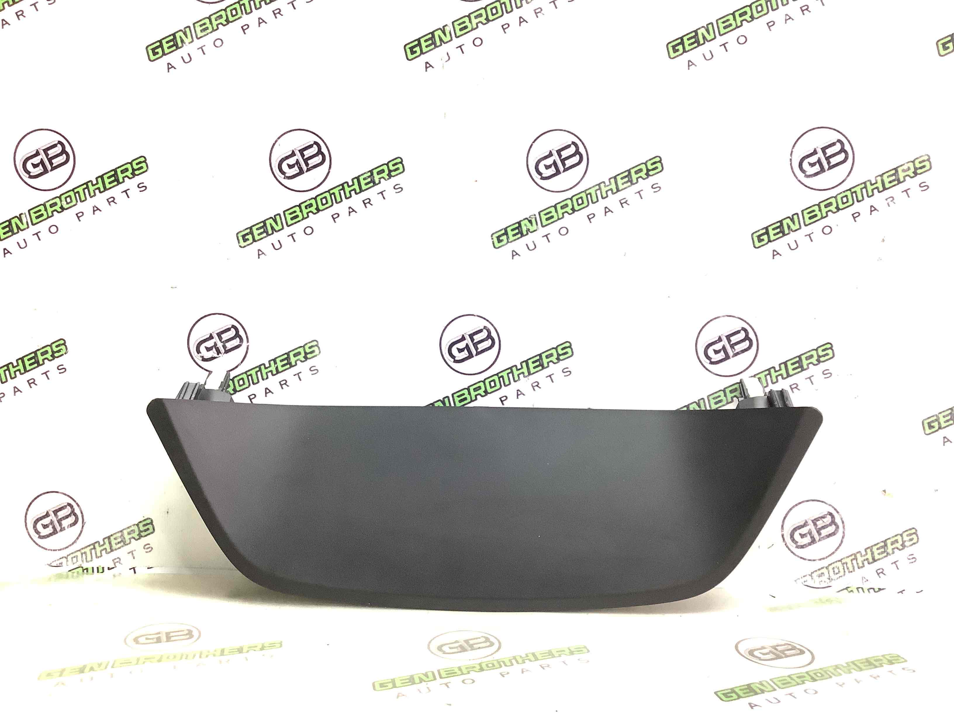 Обшивка панелі приладів торпедо