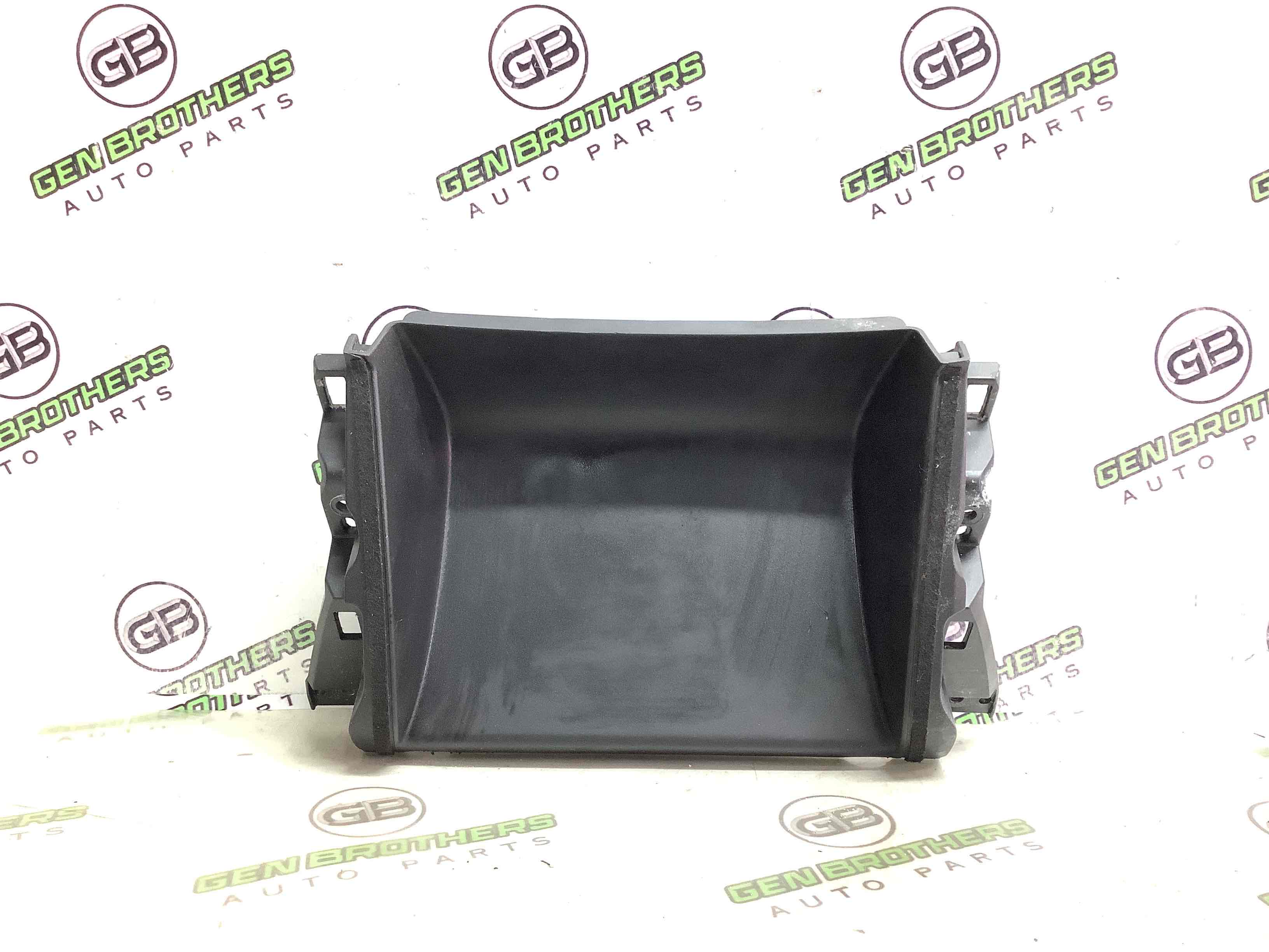 Обшивка панелі приладів торпедо