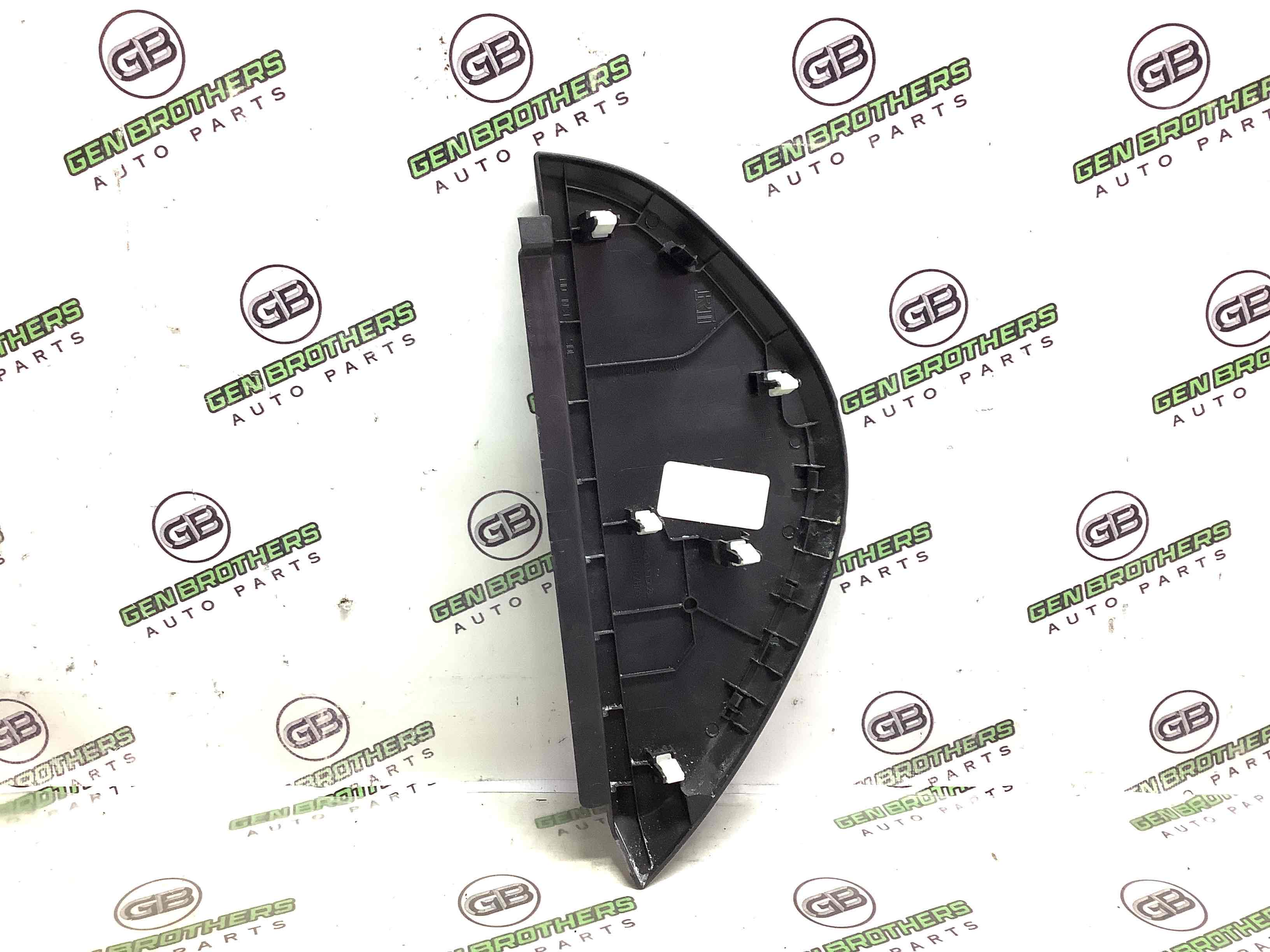 Обшивка панелі приладів торпедо