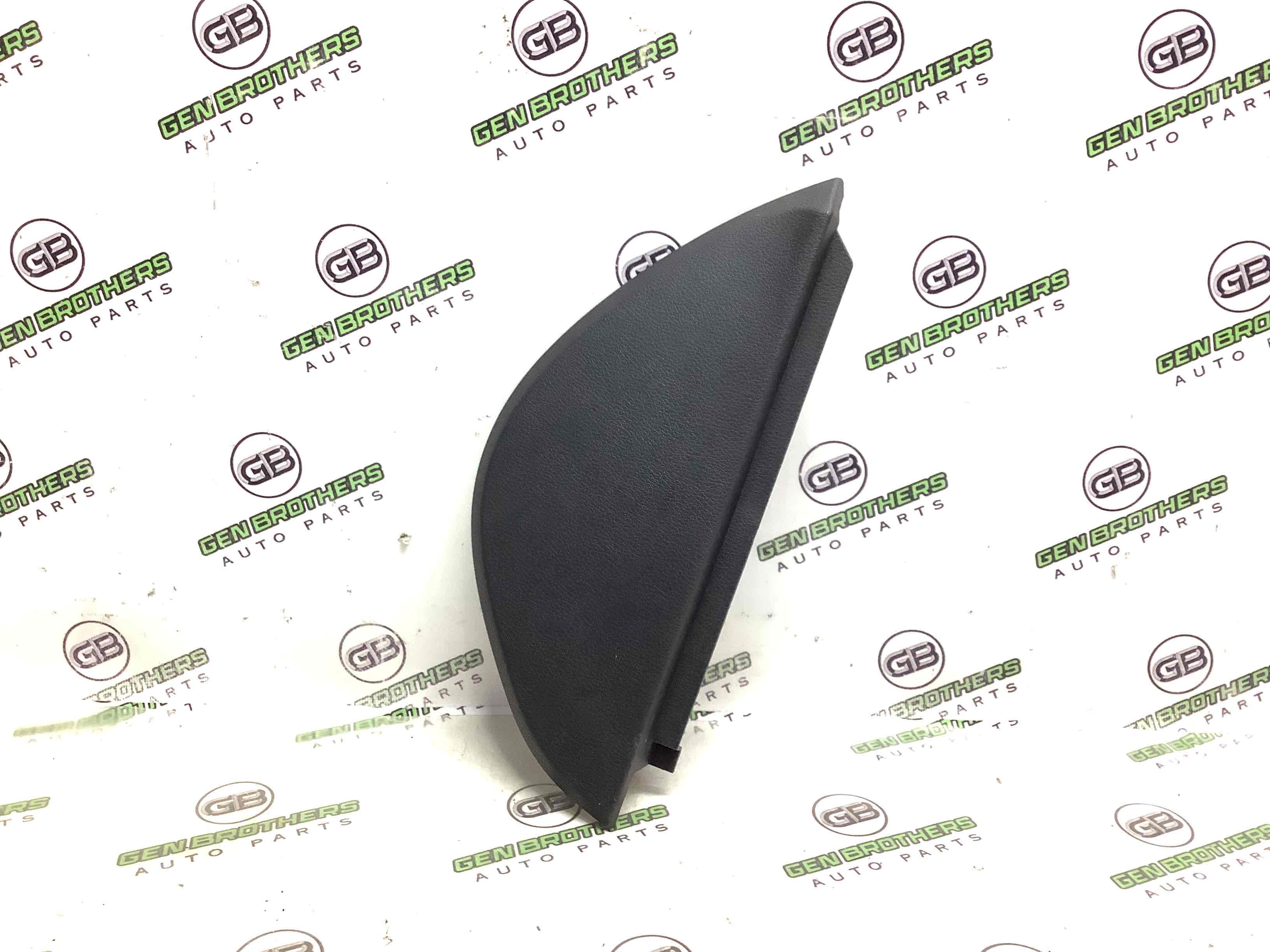 Обшивка панелі приладів торпедо