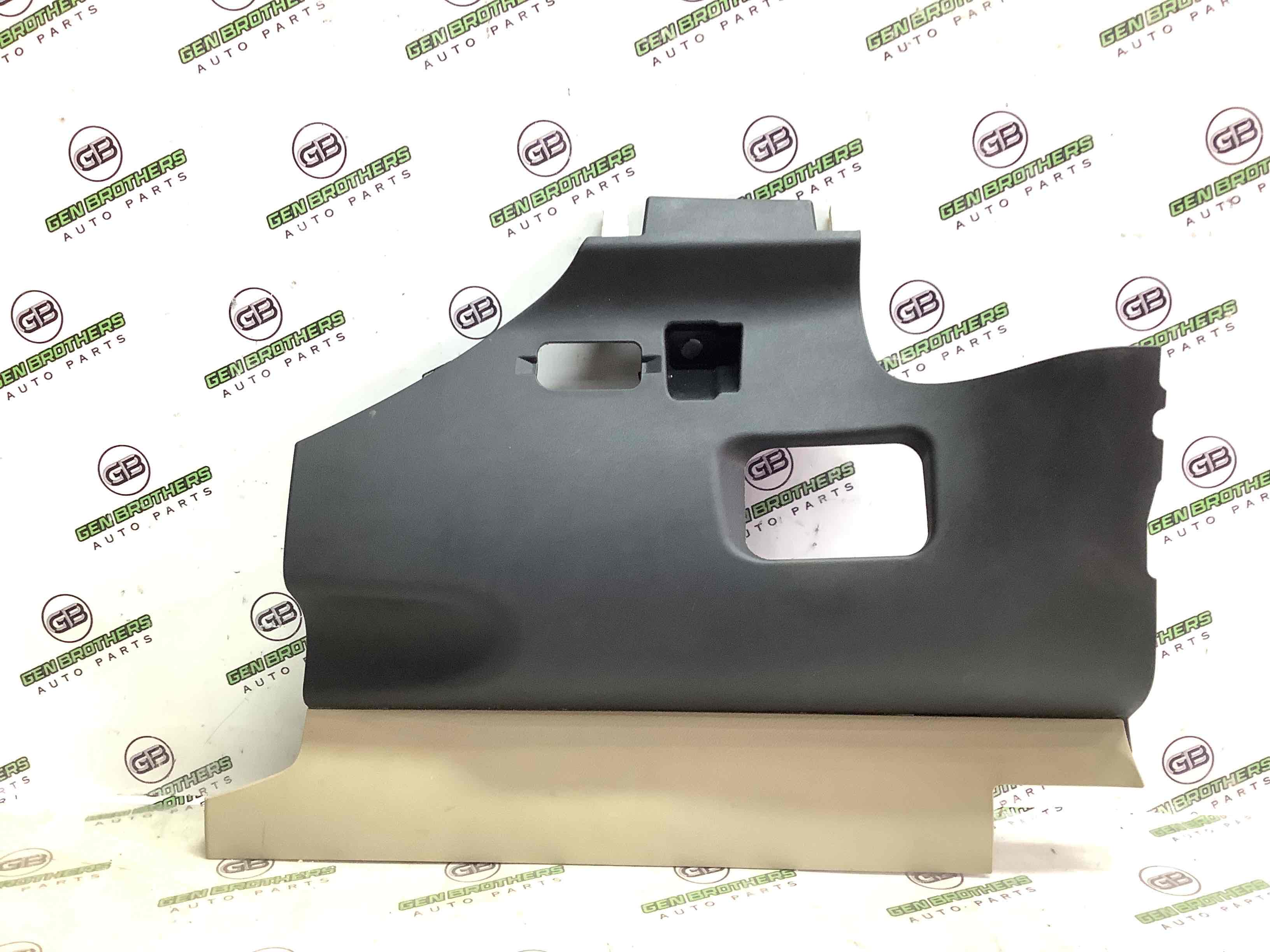 Обшивка панелі приладів торпедо