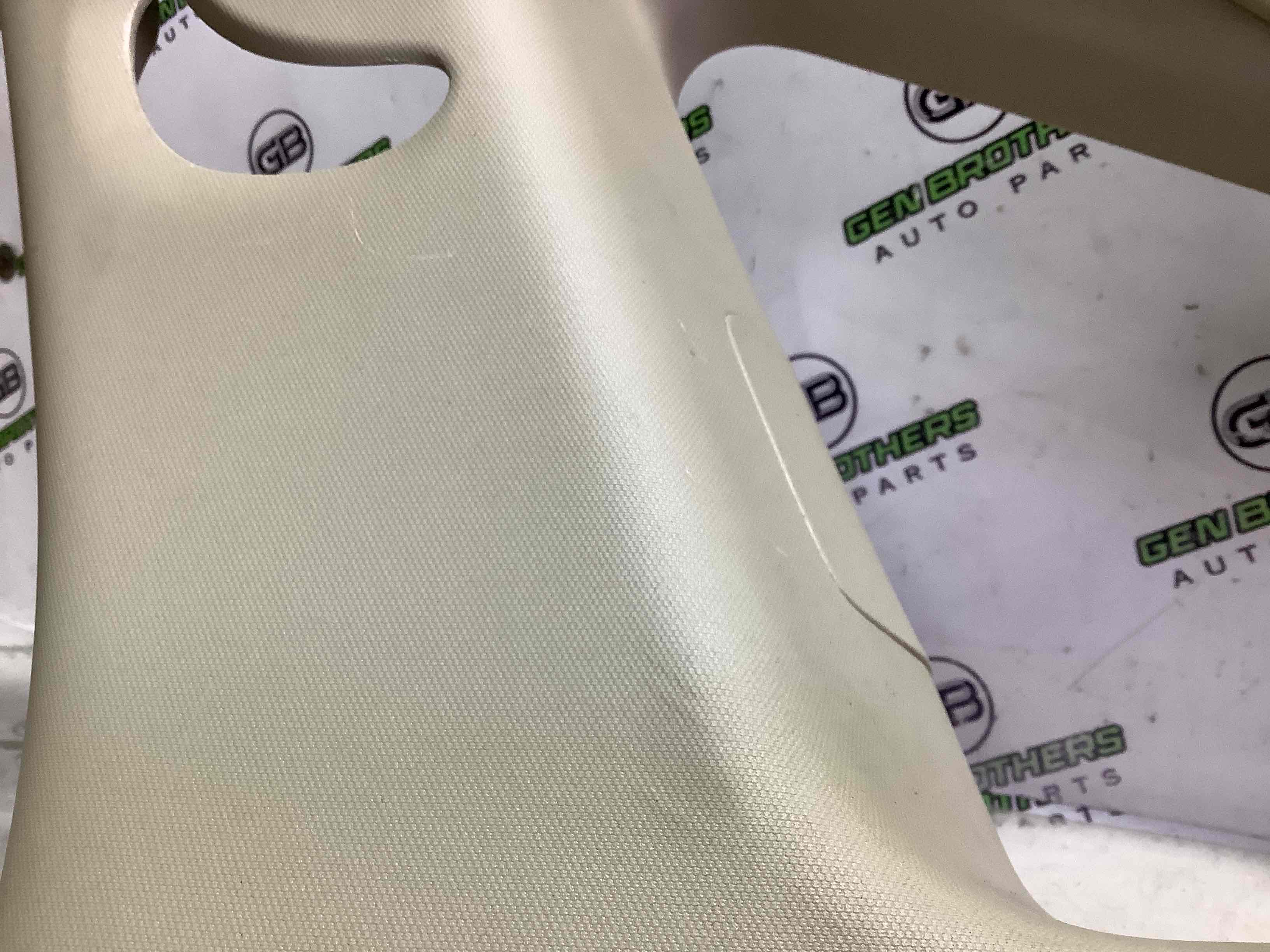 Обшивка задньої стійки права