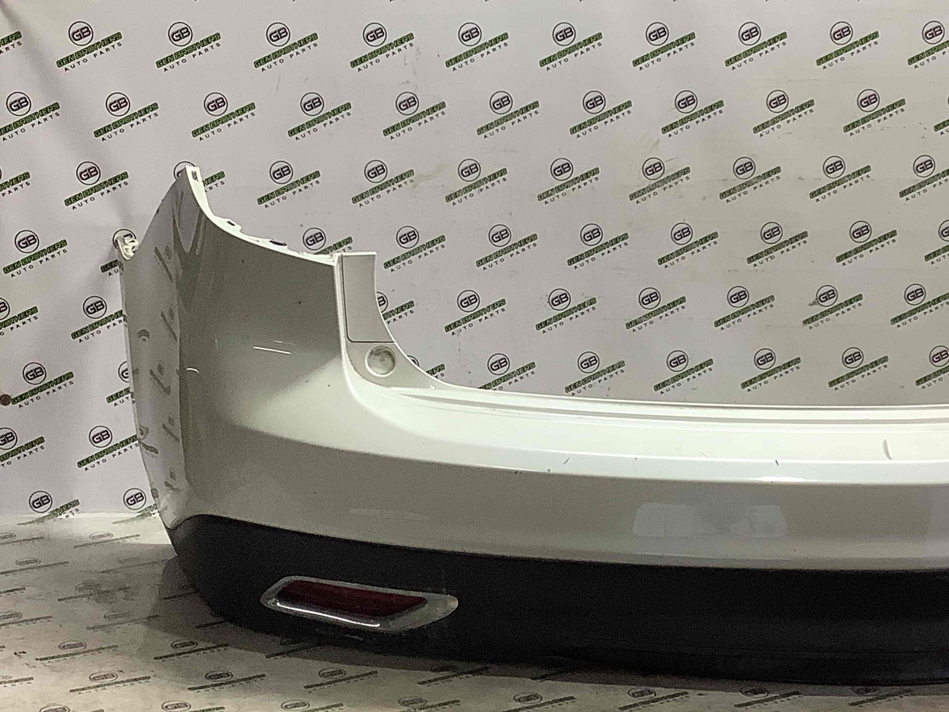 Бампер задній