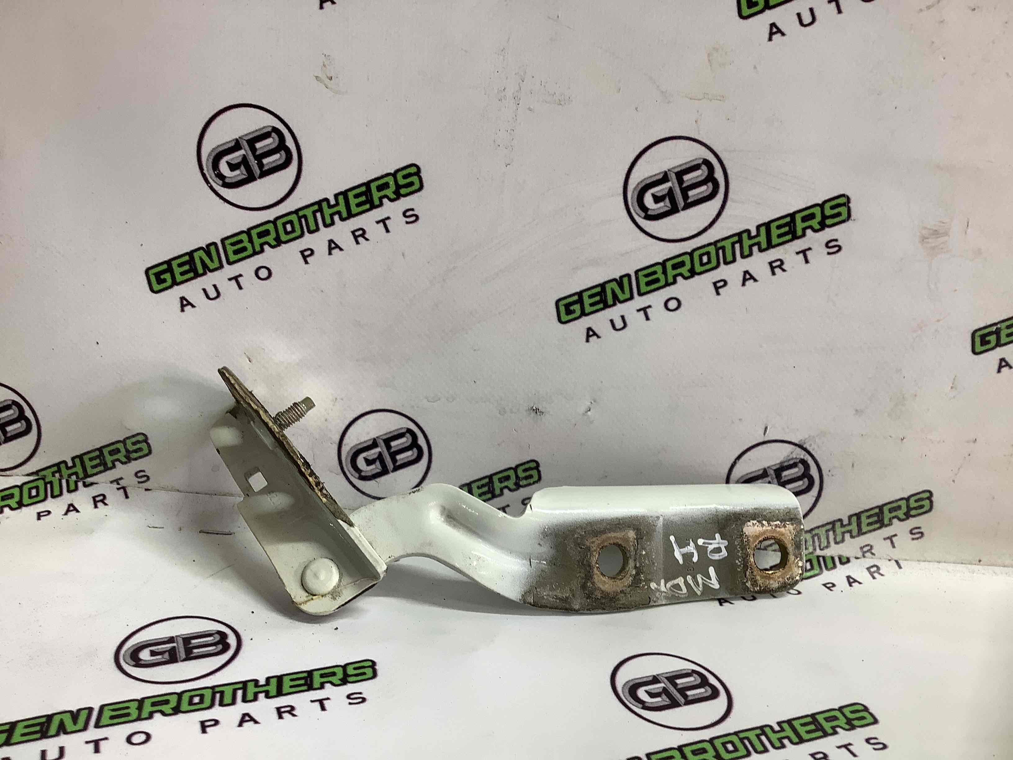 Петля кришки багажника, двері багажника