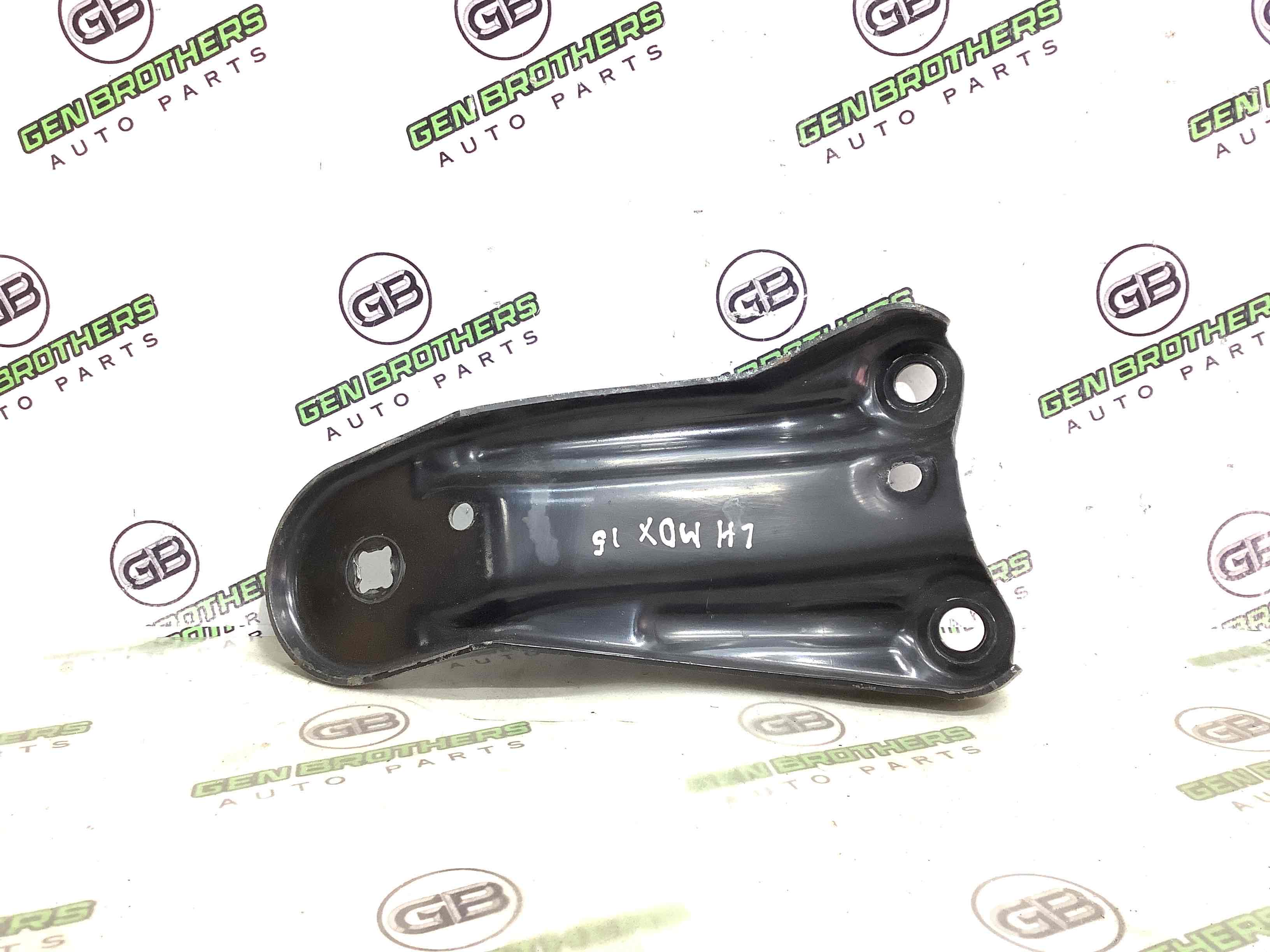 Кронштейн переднього підрамника