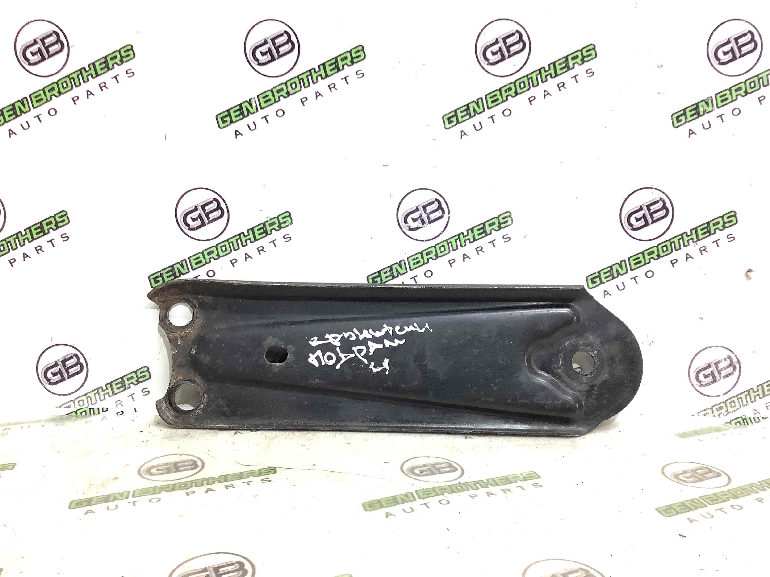 Кронштейн заднього підрамника