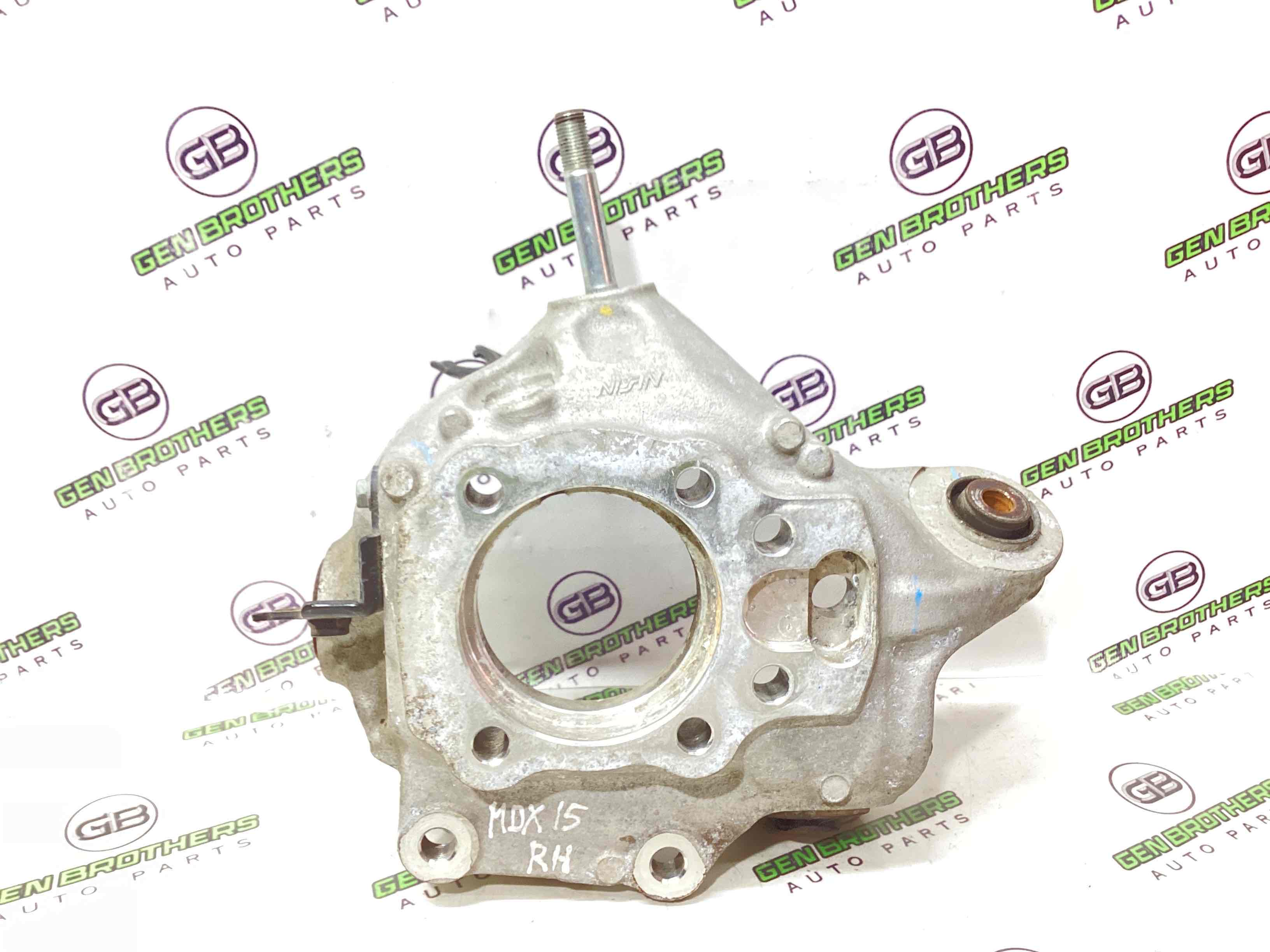 Кулак задній правий