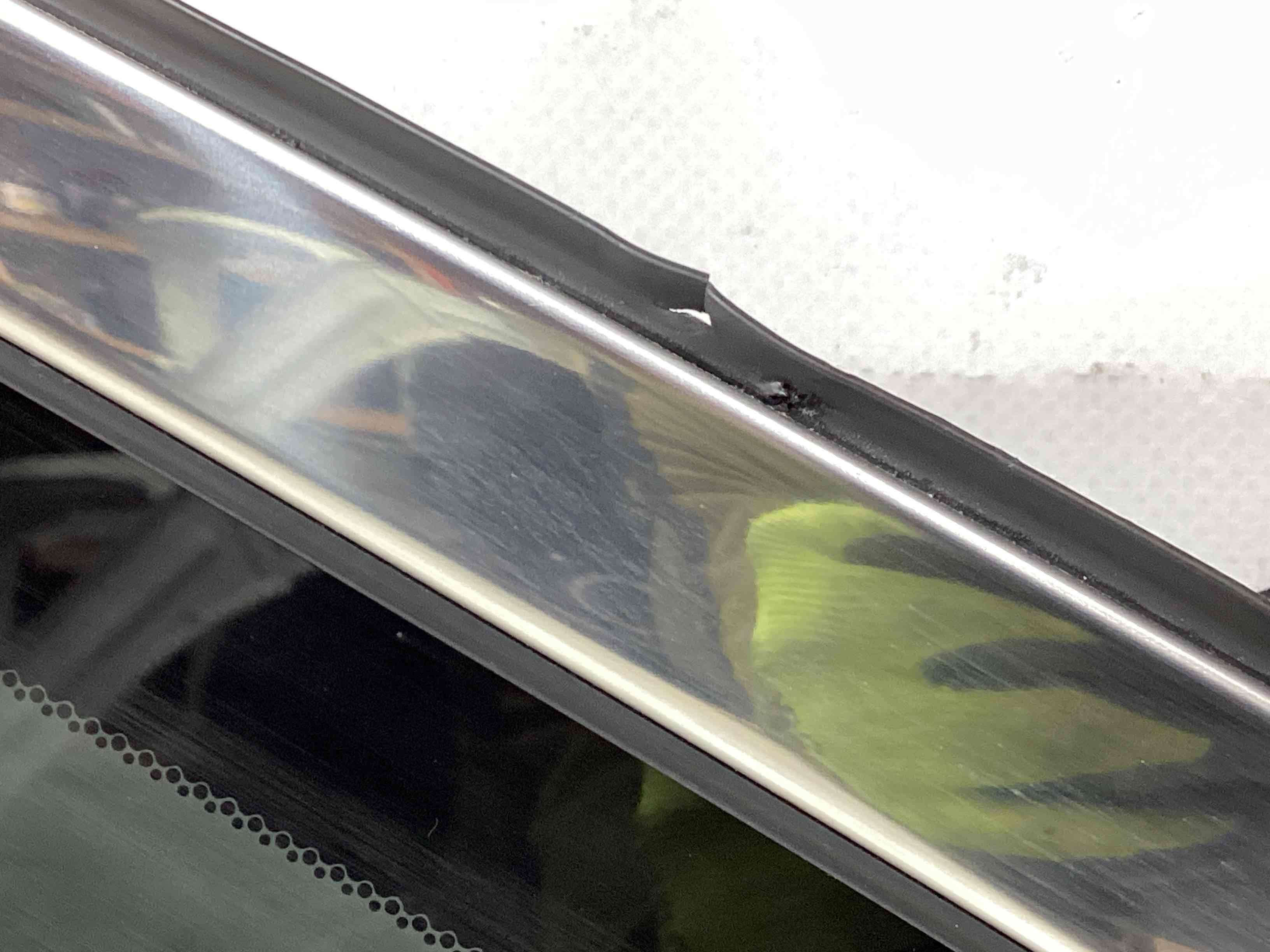 Скло кузовне бічне ліве