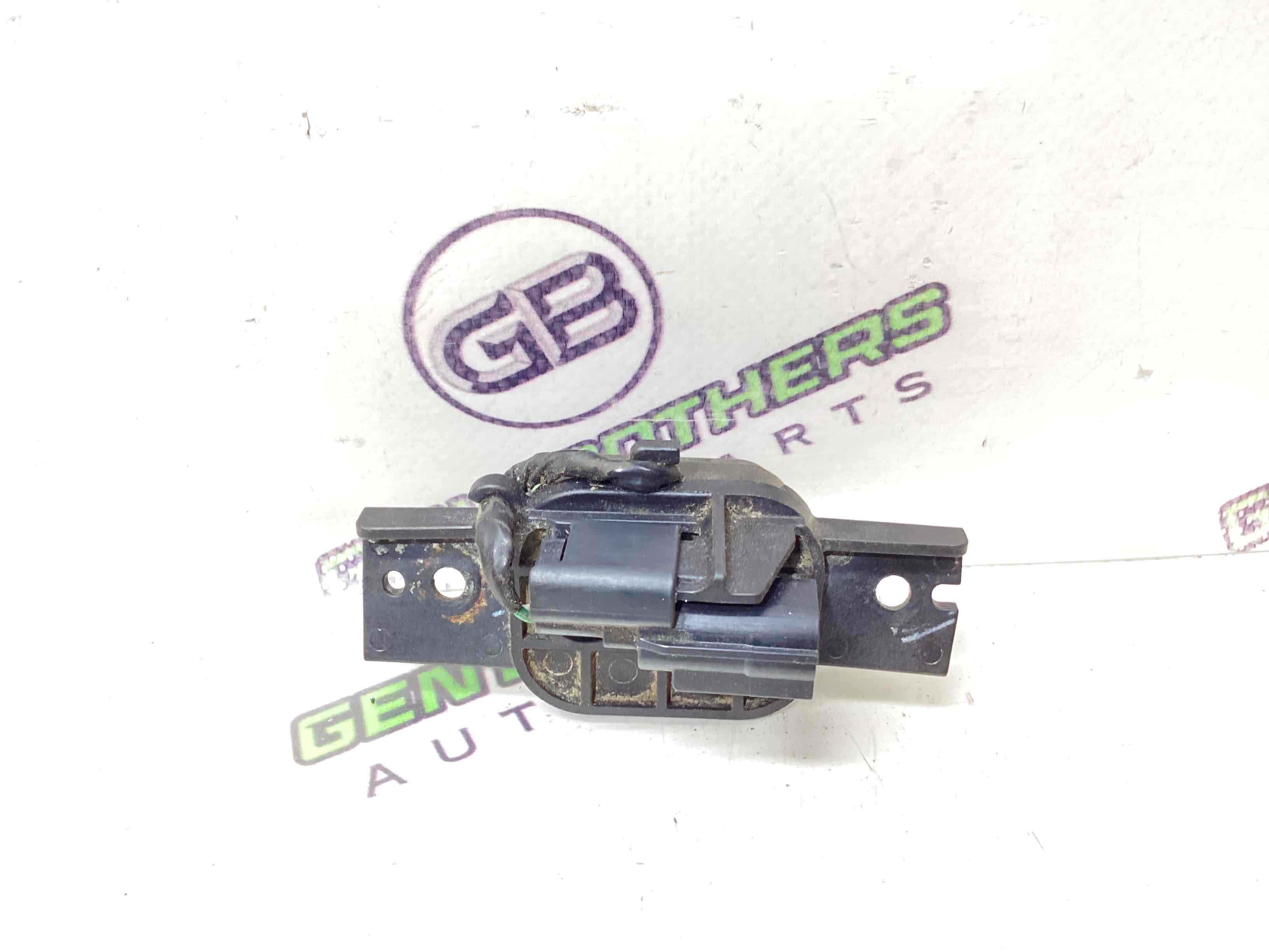 Кнопка відкриття багажника