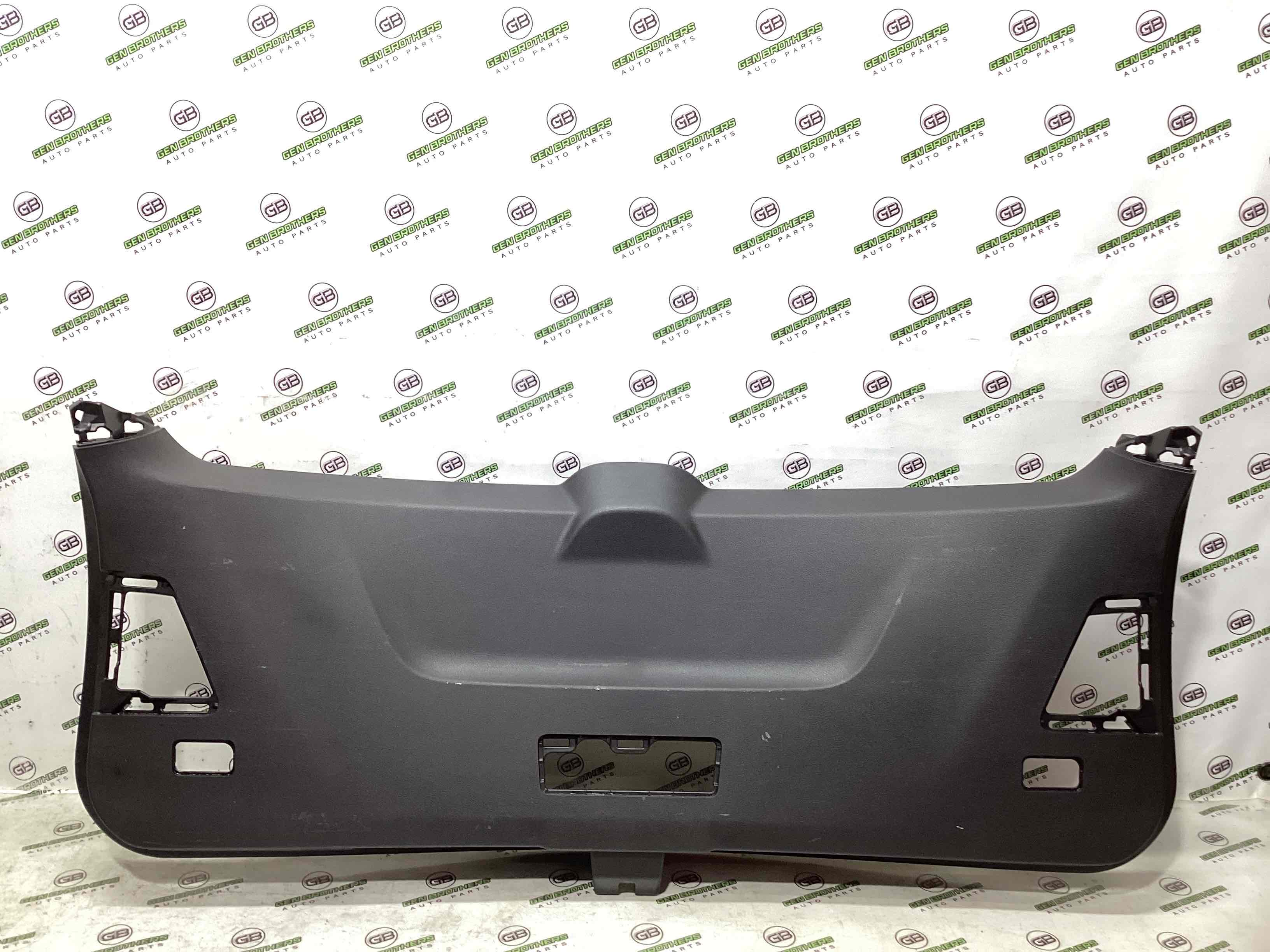 Обшивка кришки багажника