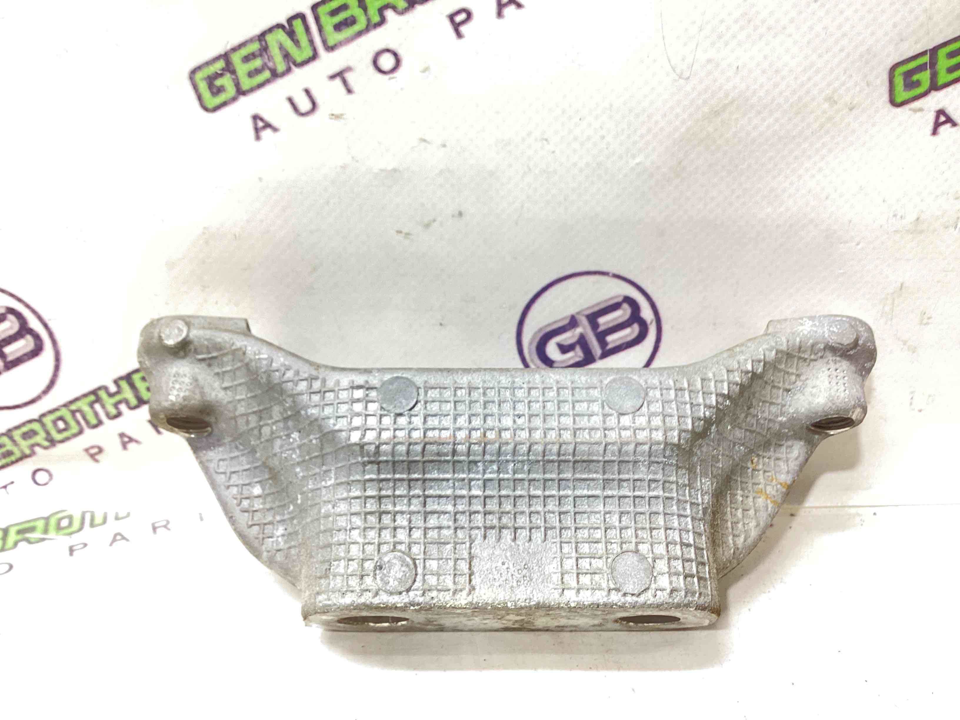 Кронштейн двигуна