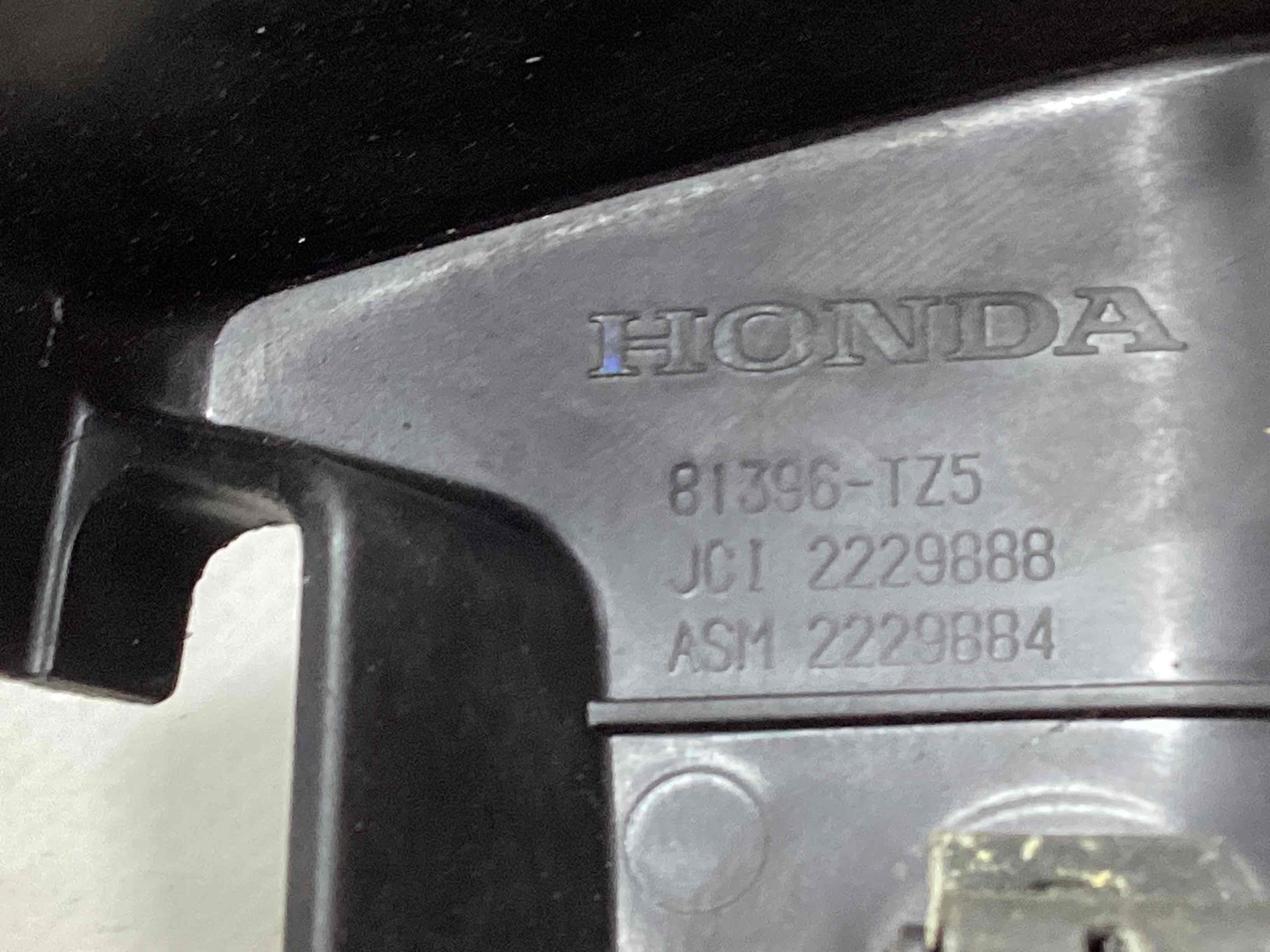 Пластикові елементи салону