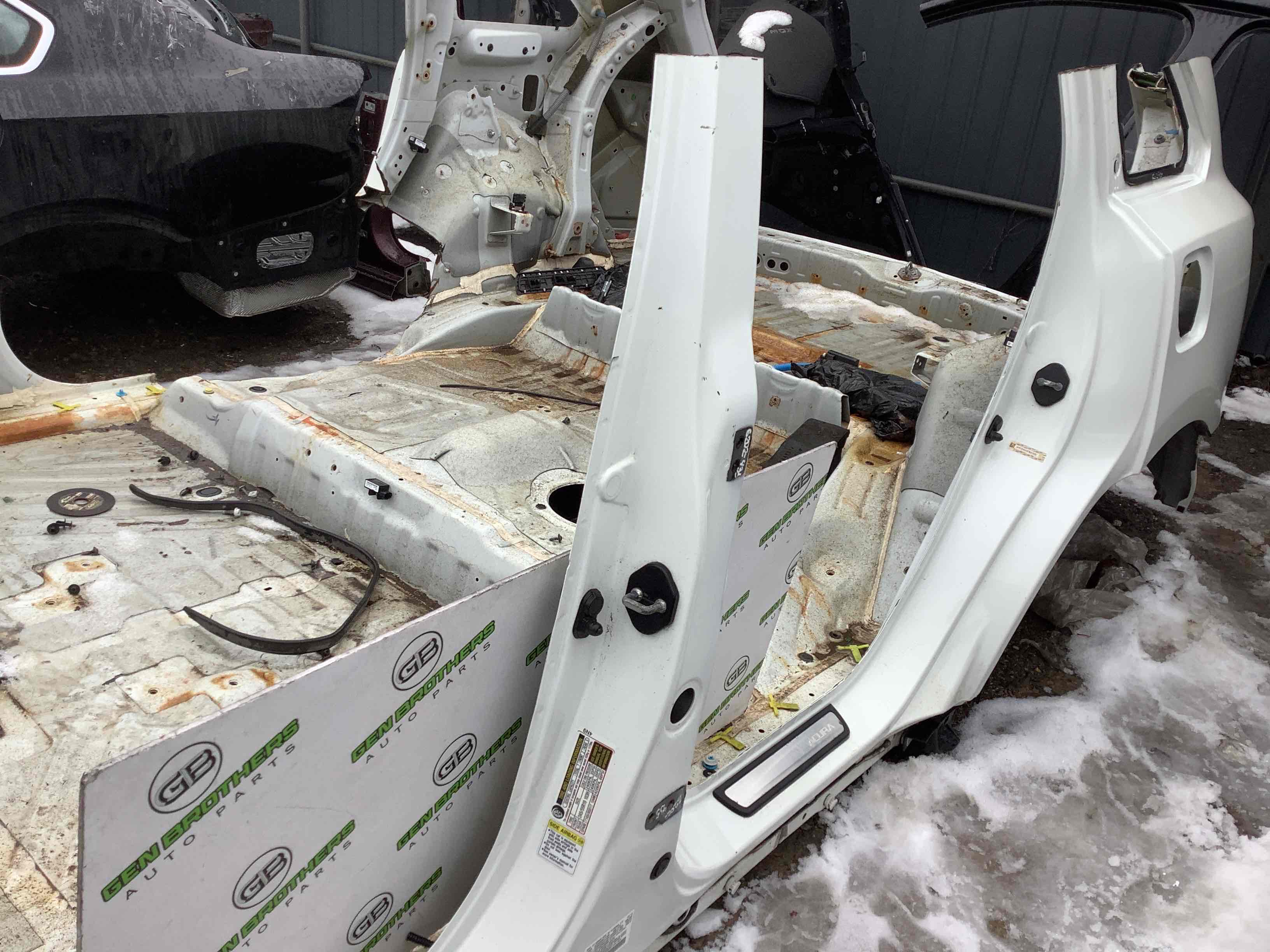 Стійки кузова та пороги