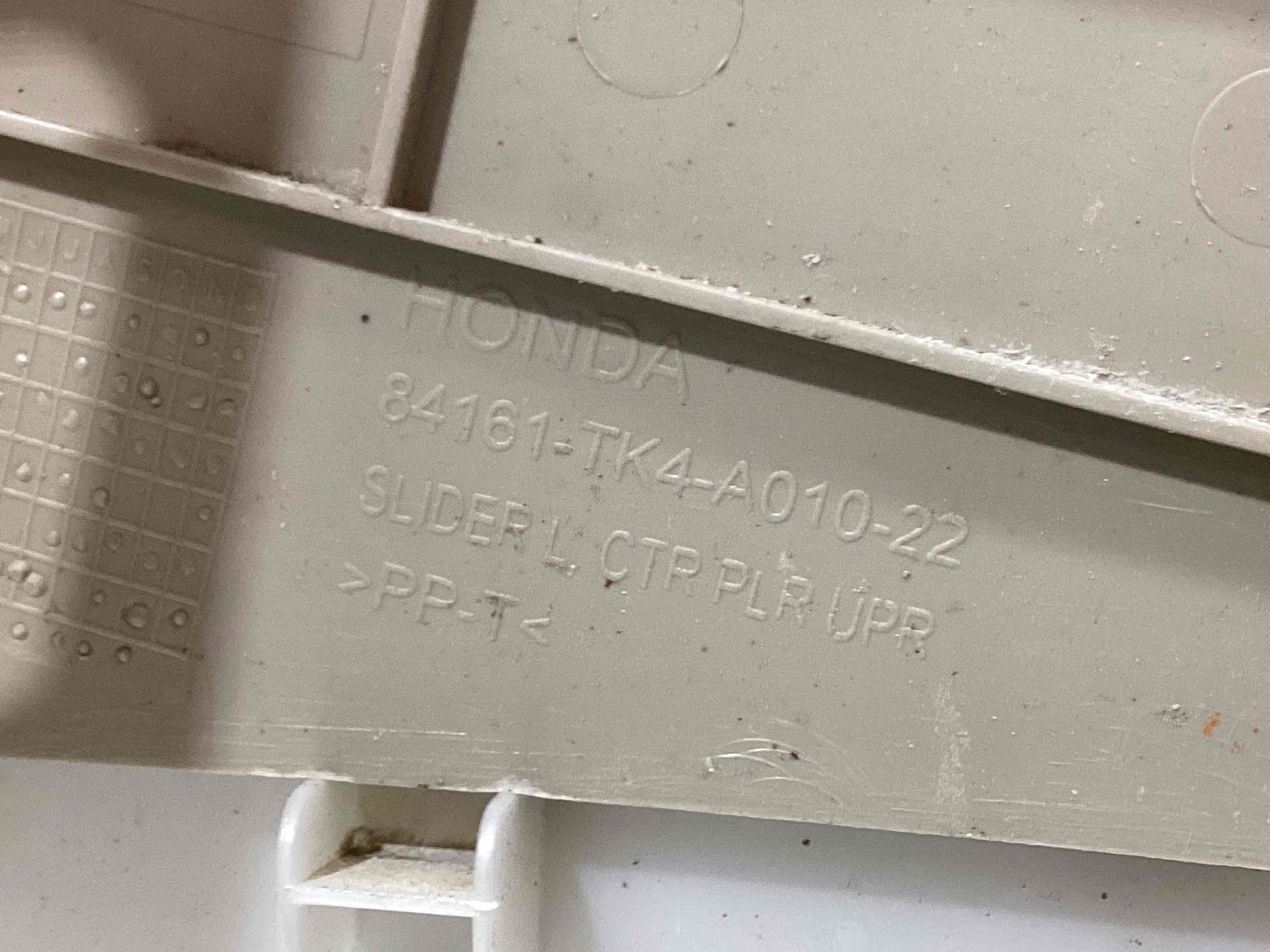 Обшивка центральної стійки ліва