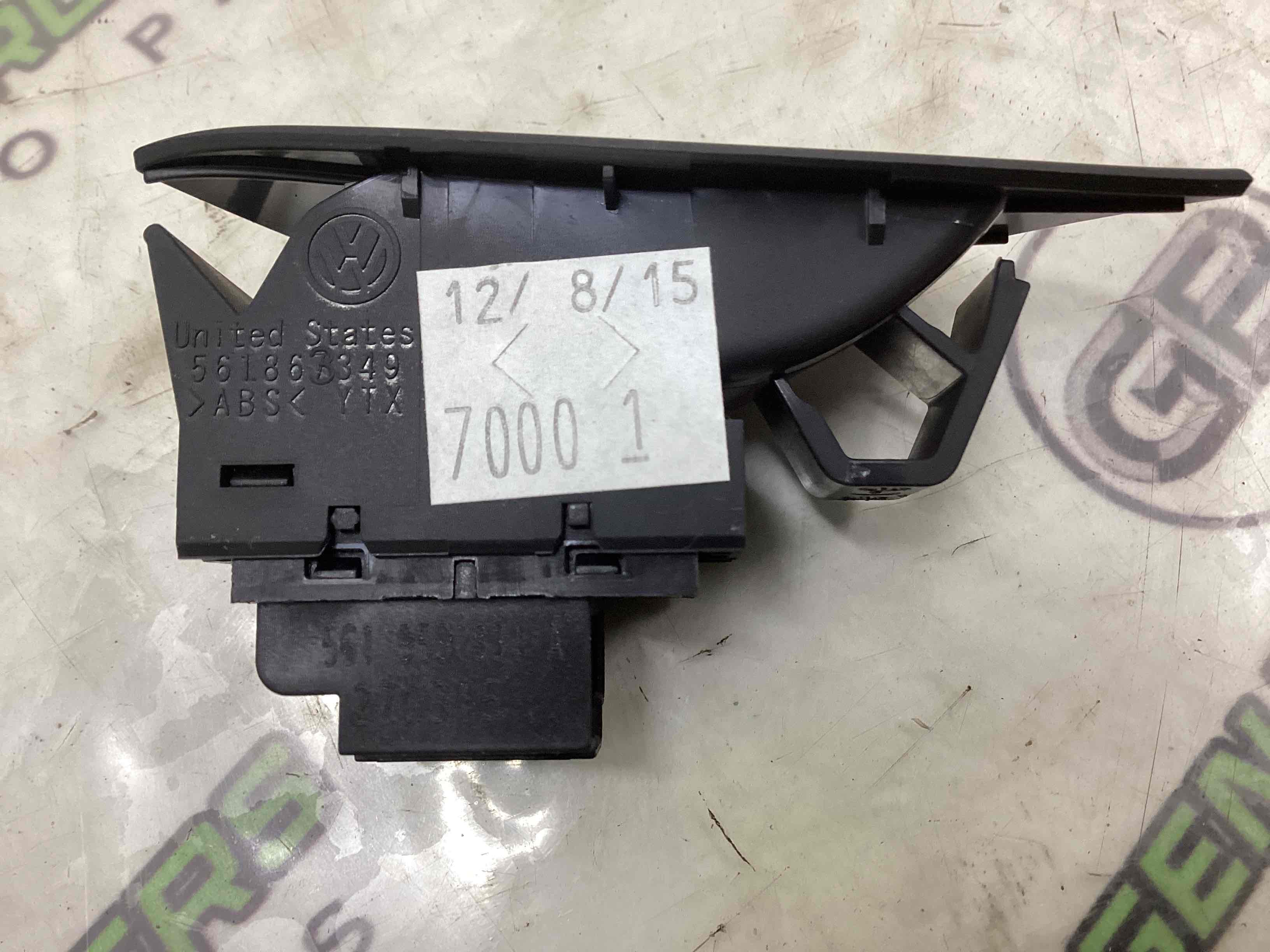 Кнопка відкриття багажника