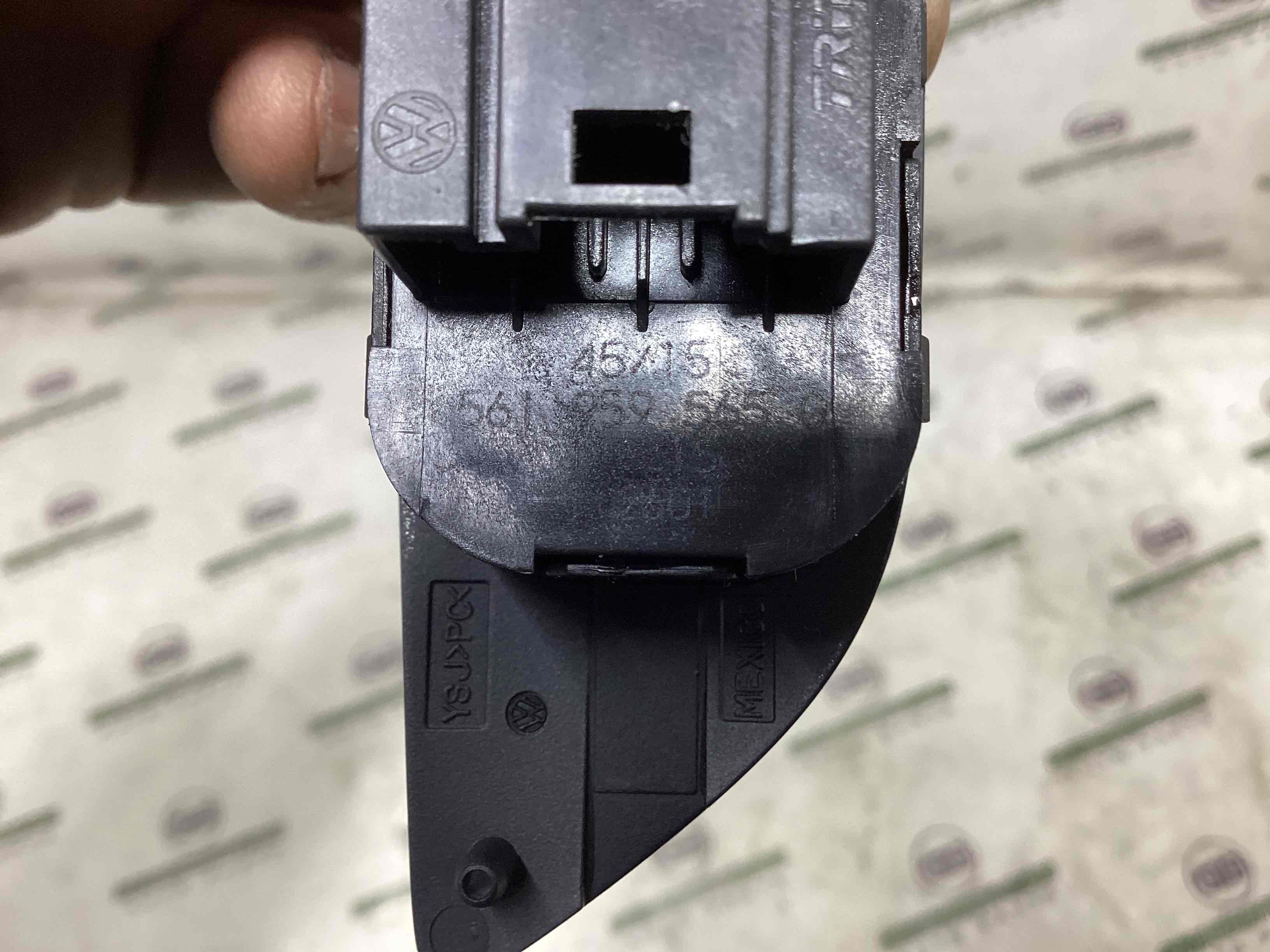 Кнопка регулювання дзеркал