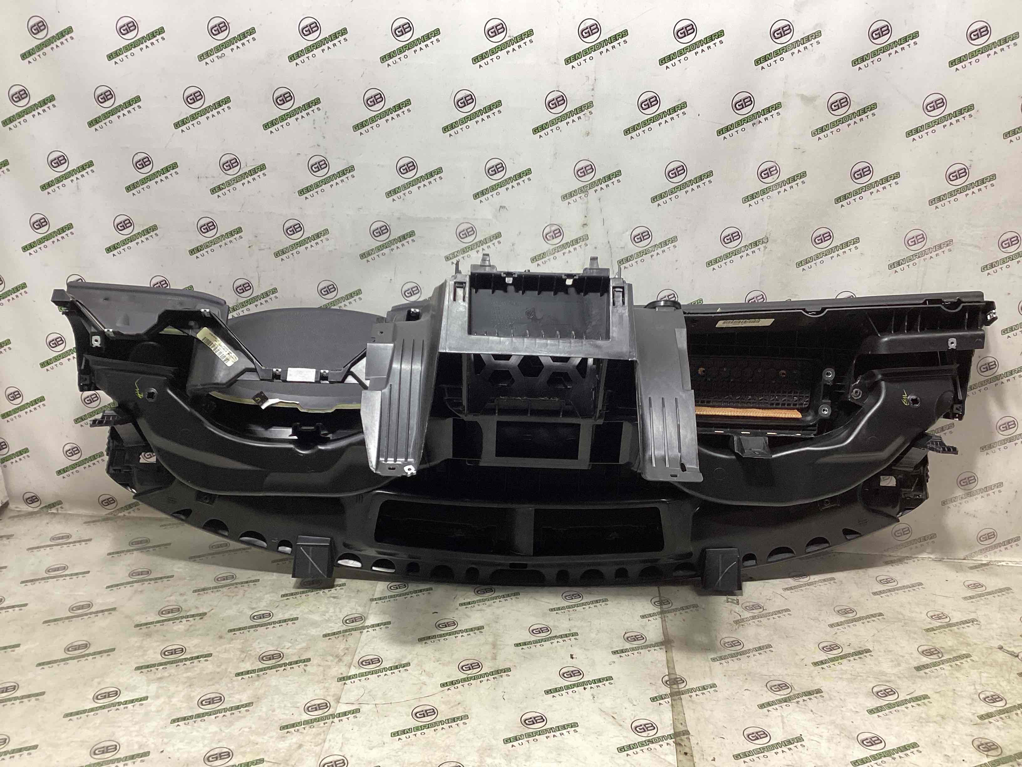 Панель передня салону торпедо