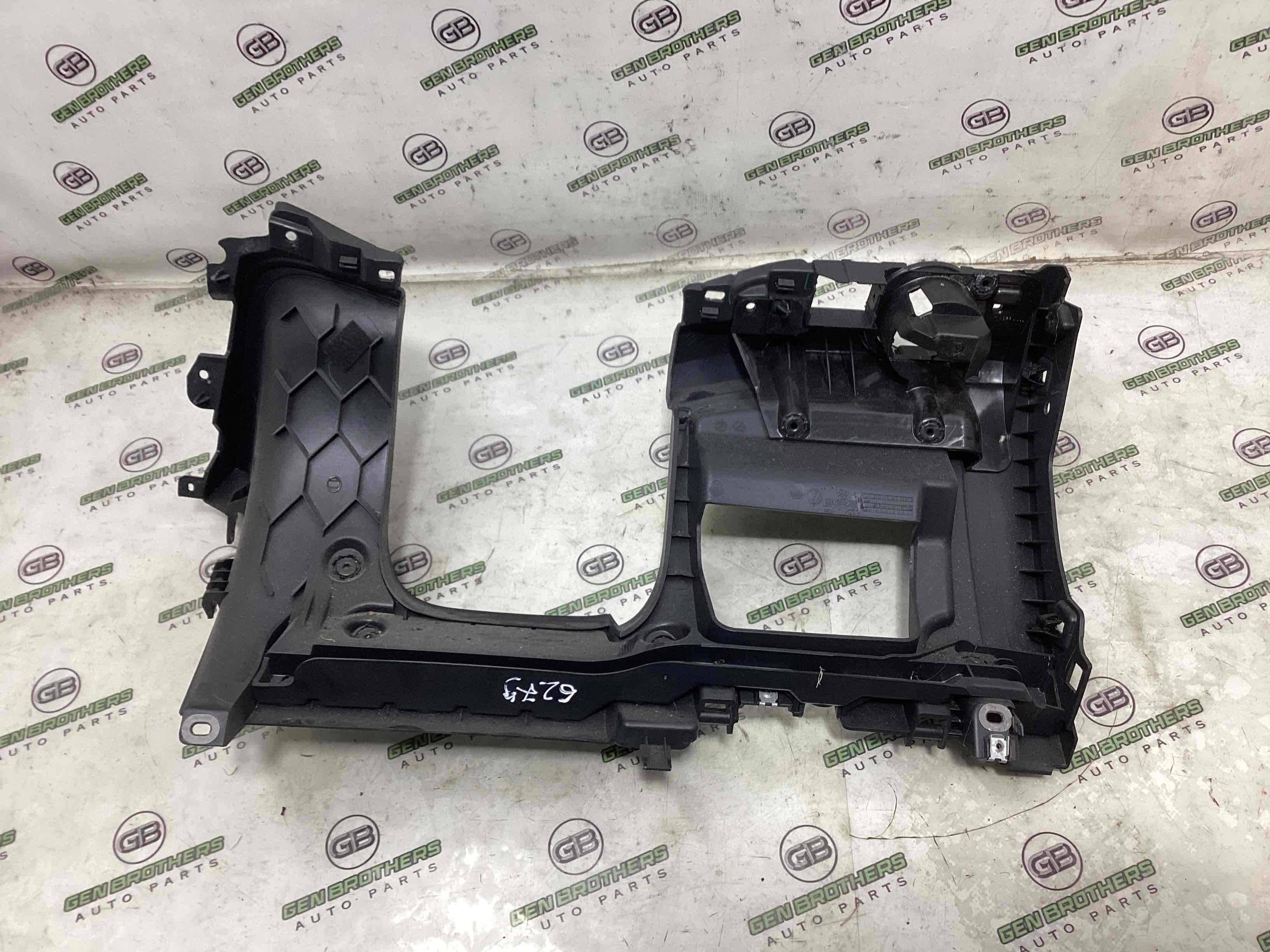 Обшивка панелі приладів торпедо