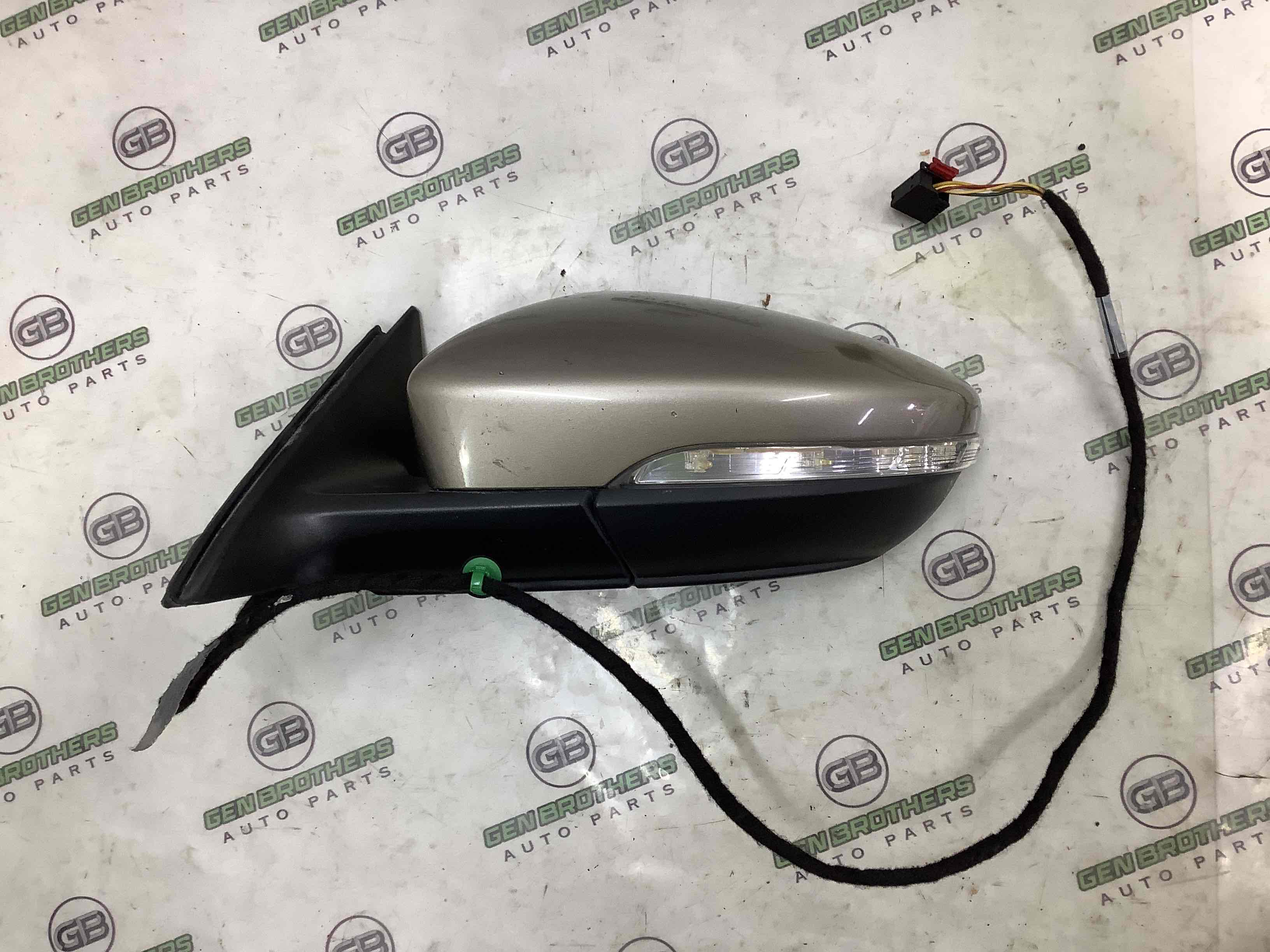 Дзеркало зовнішнє ліве