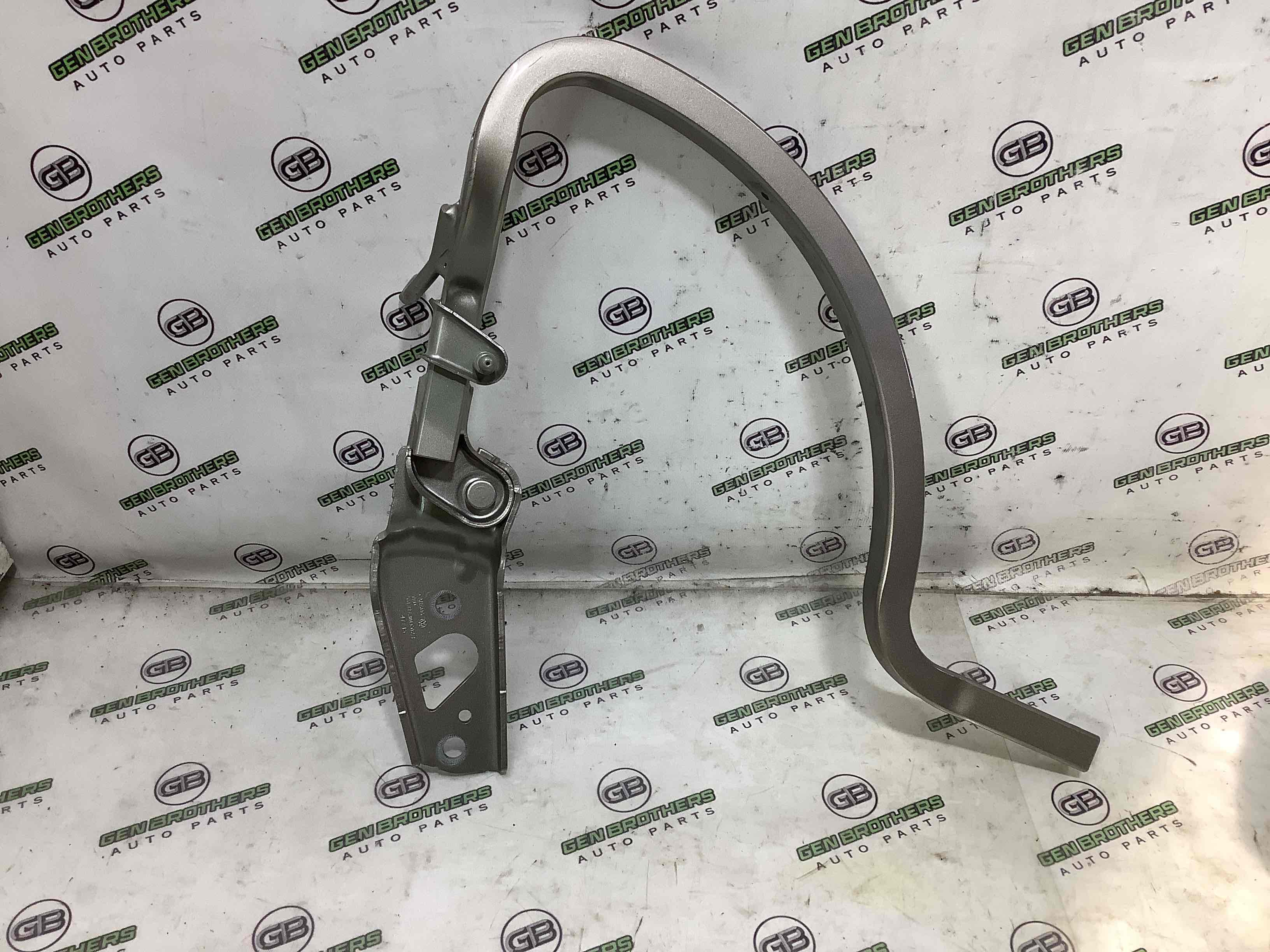 Петля кришки багажника, двері багажника