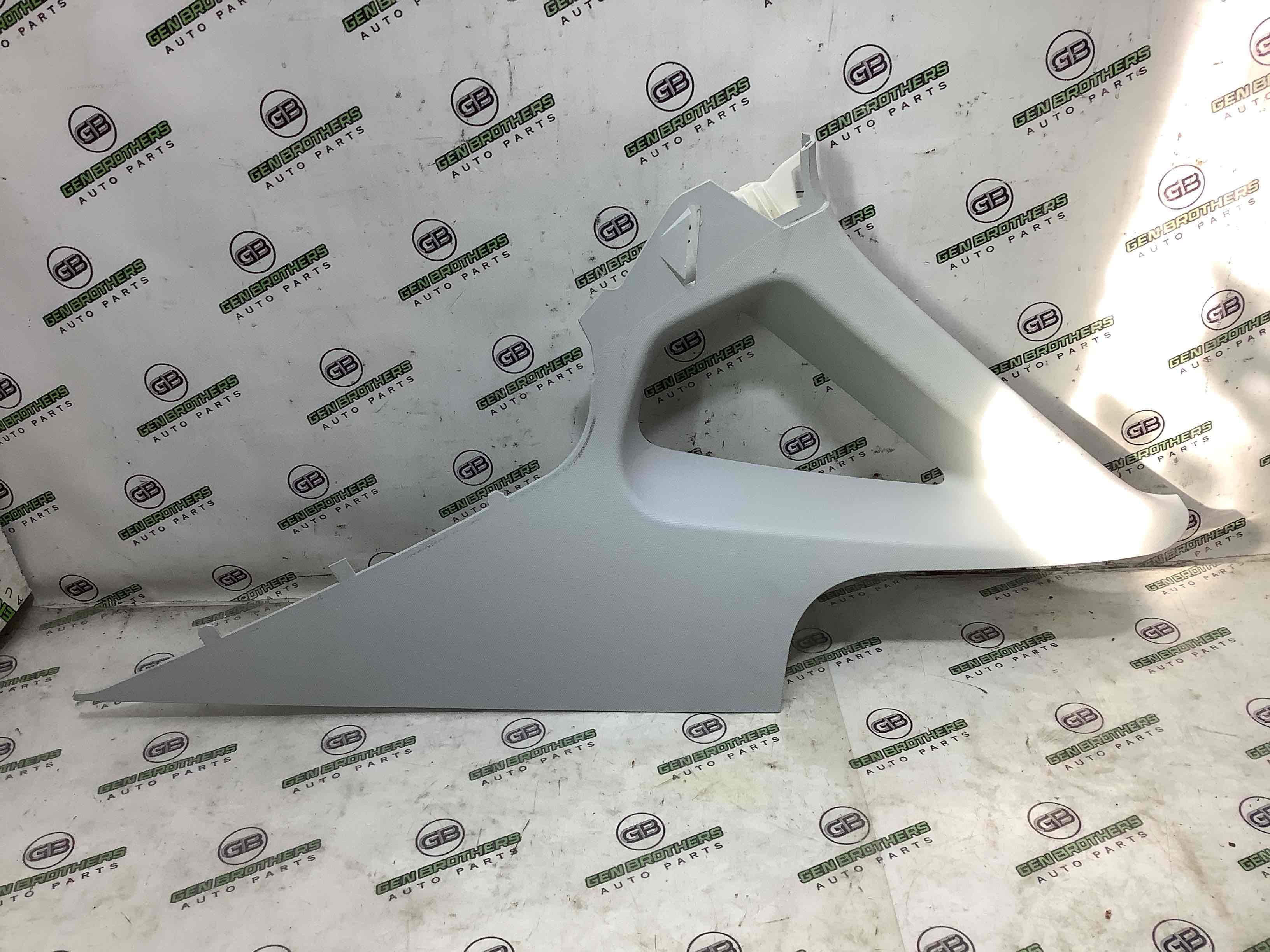 Обшивка задньої стійки права