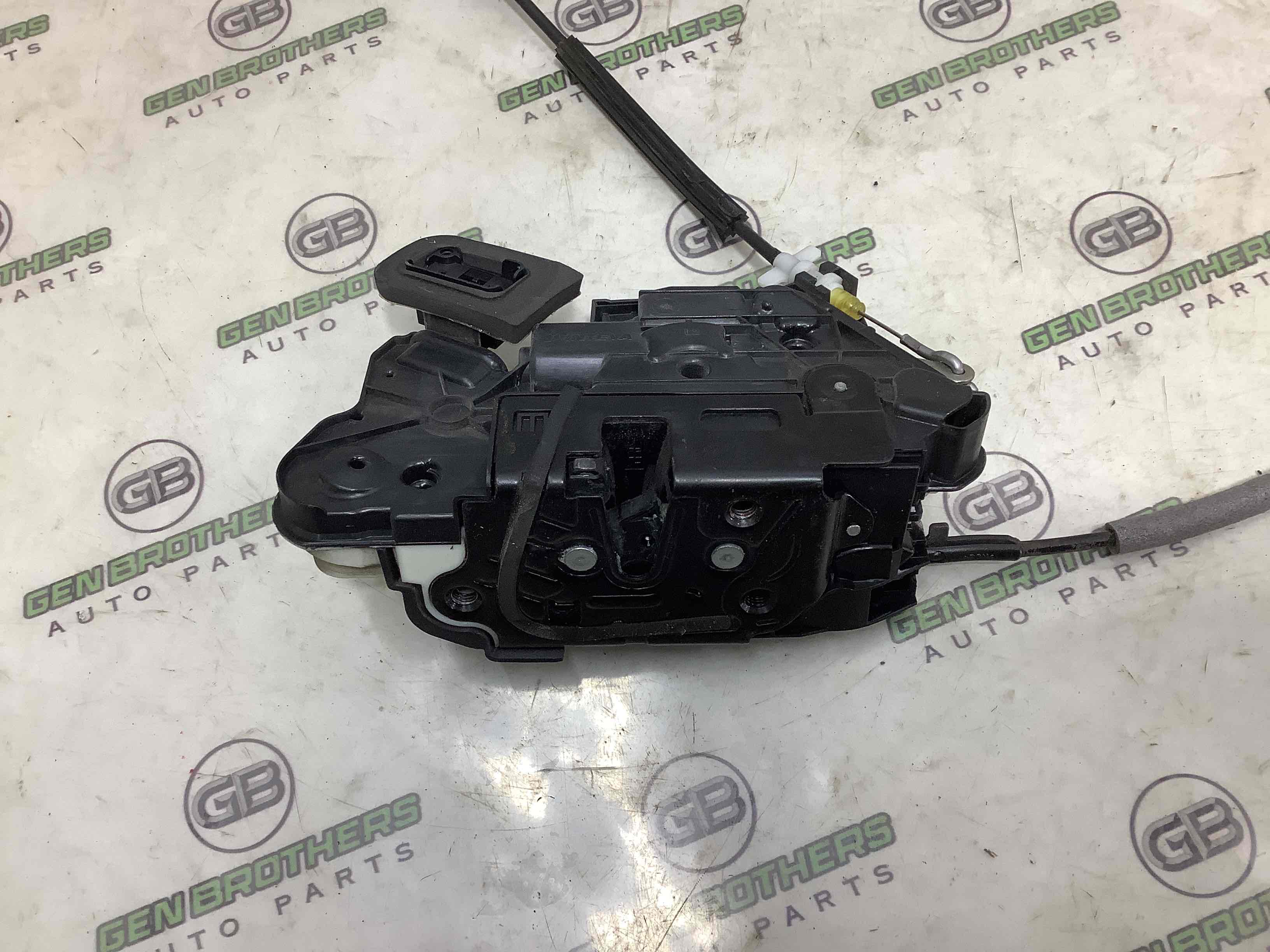 Замок дверей передньої лівої