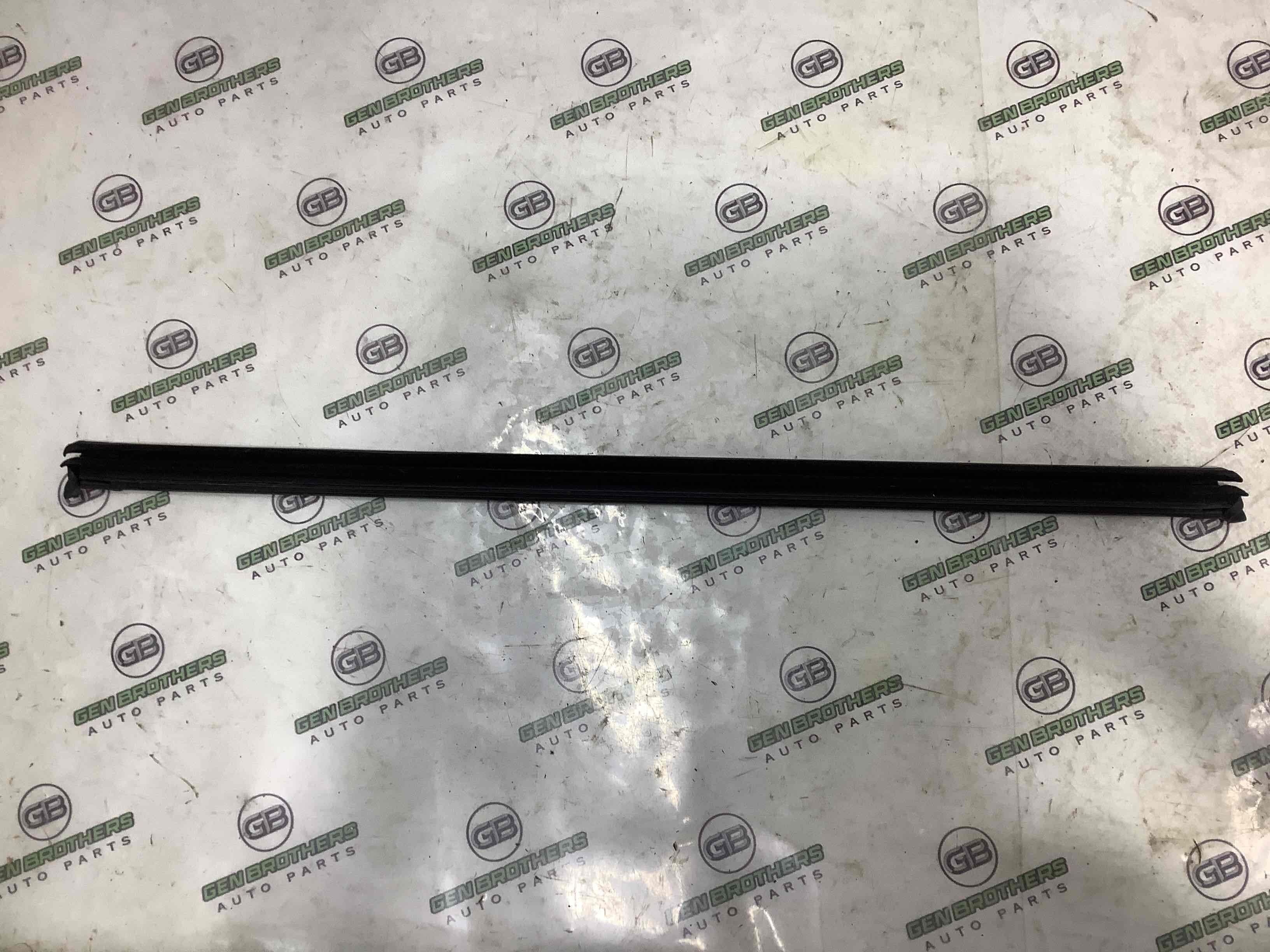 Ущільнювач скла, двері