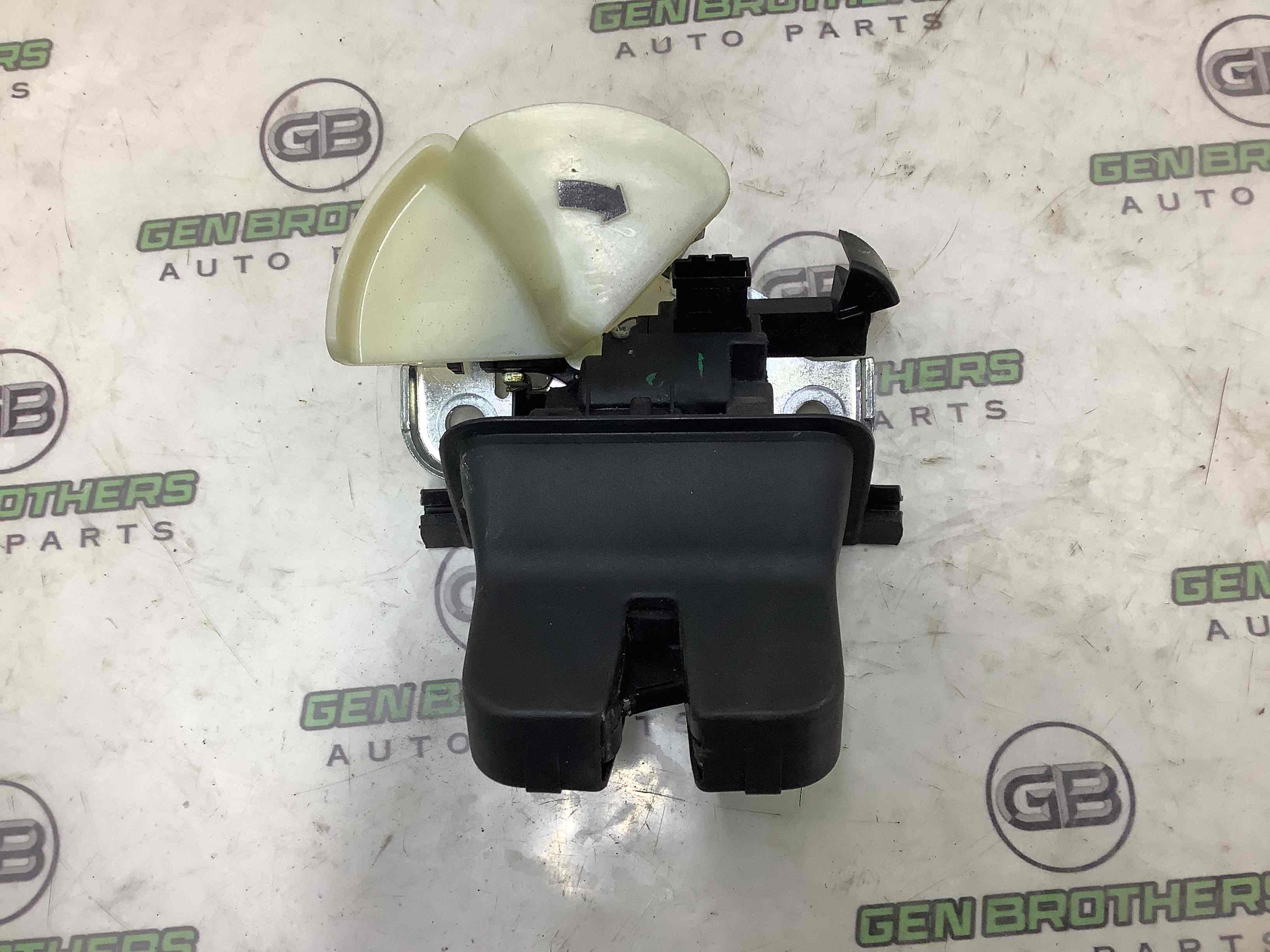 Замок багажника