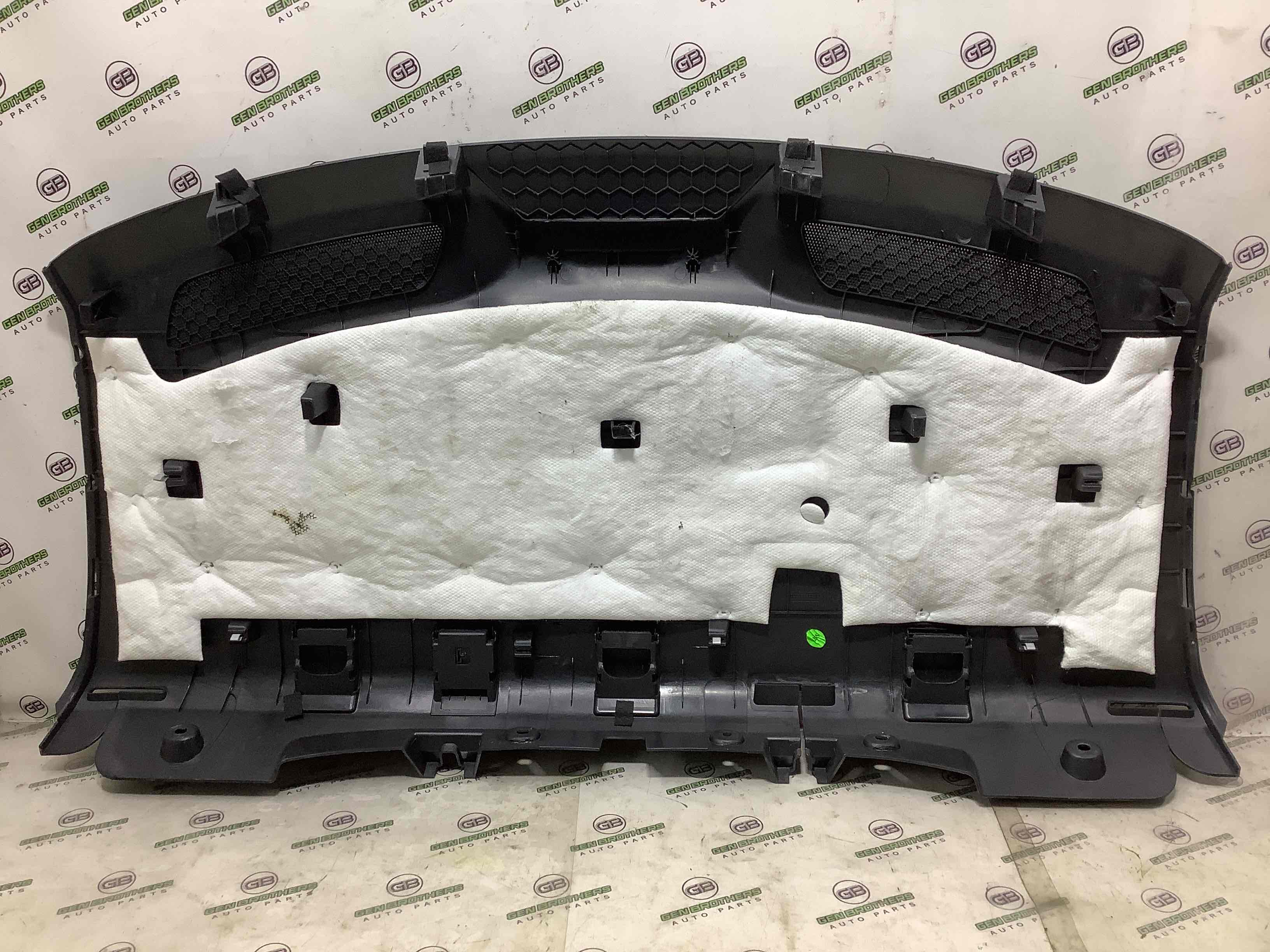 Обшивка задньої полиці