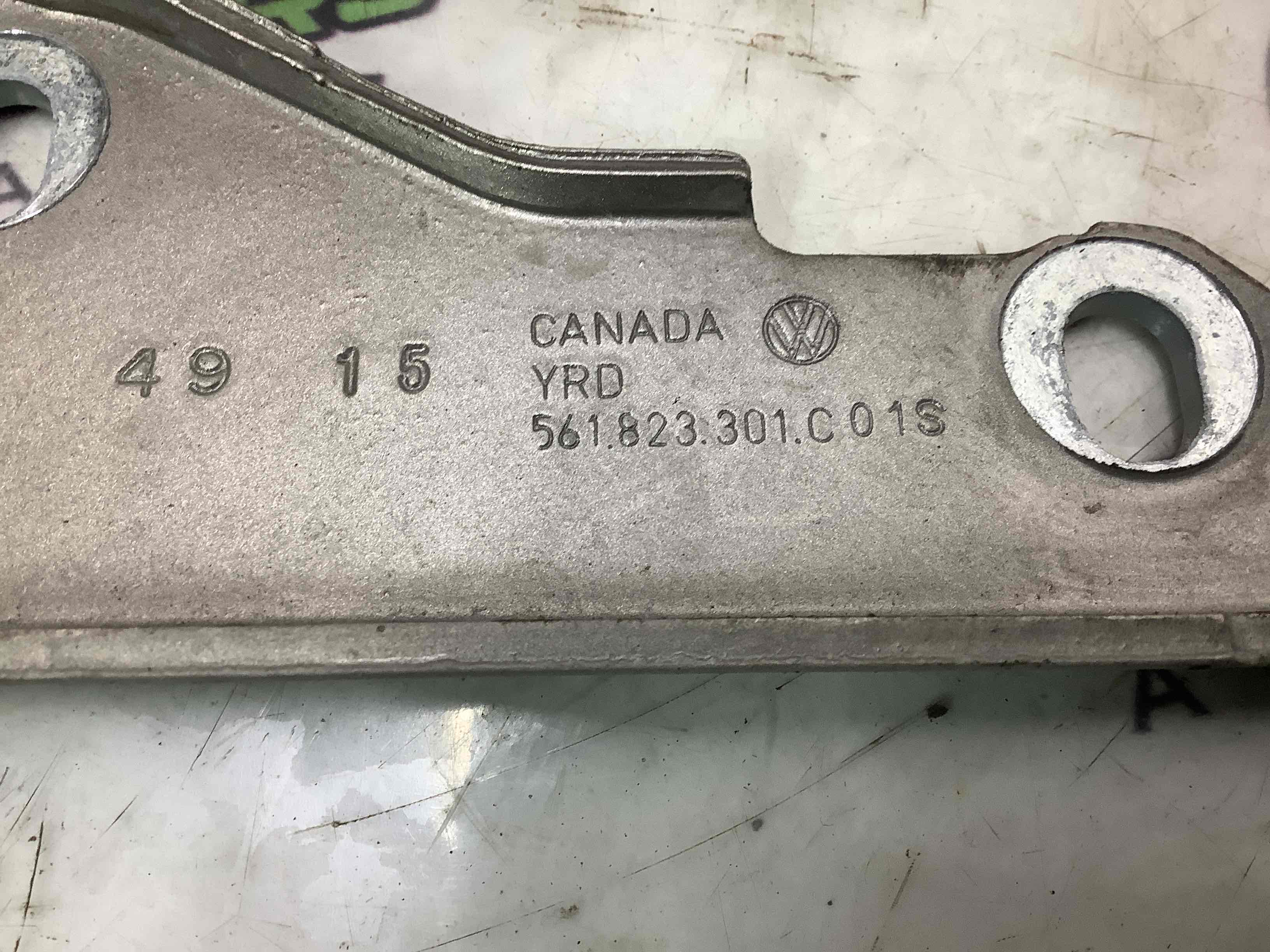 Петля капота, кронштейн капота