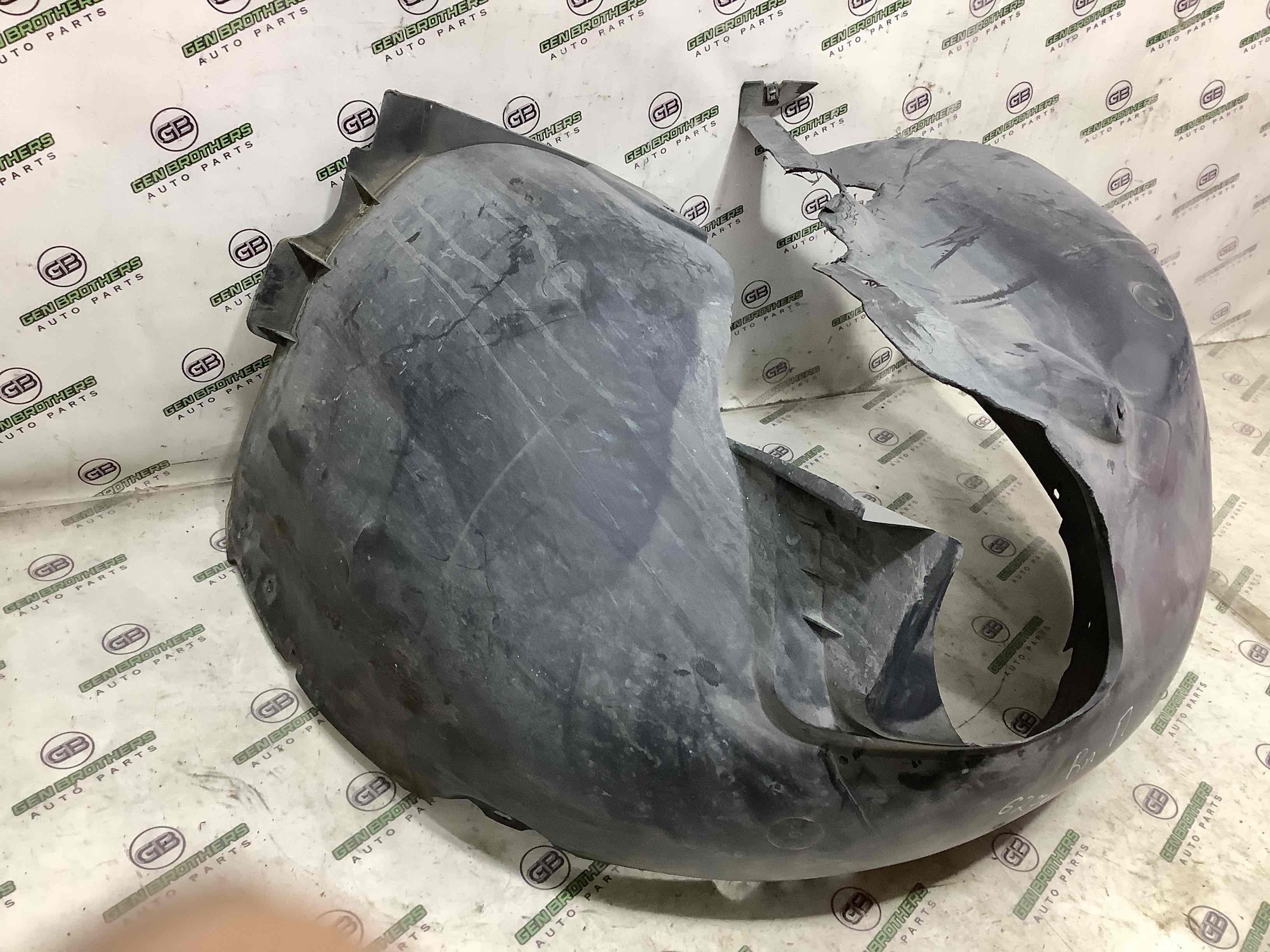 Захист арок передній правий (підкрилок)