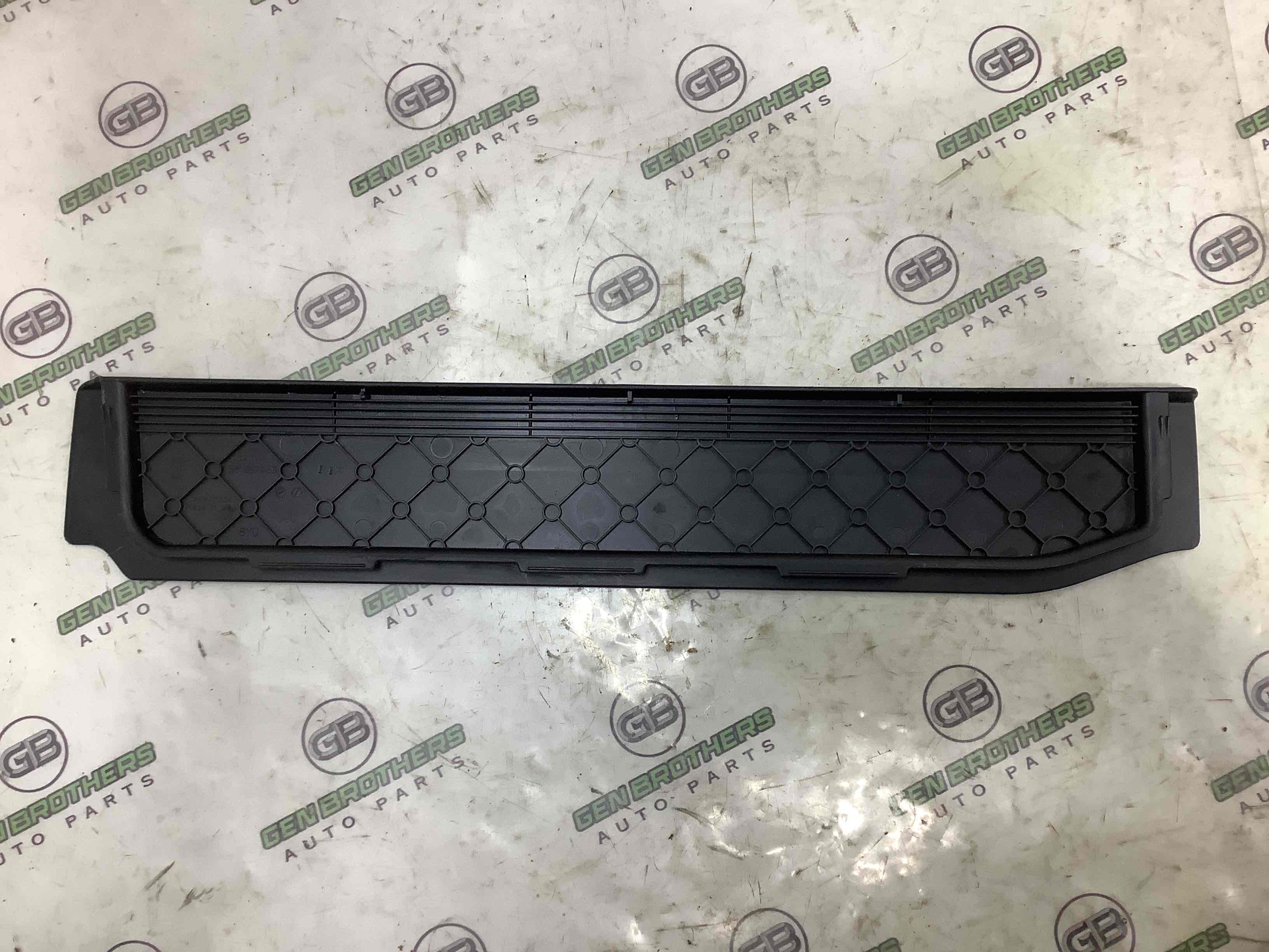 Елементи оздоблення багажника