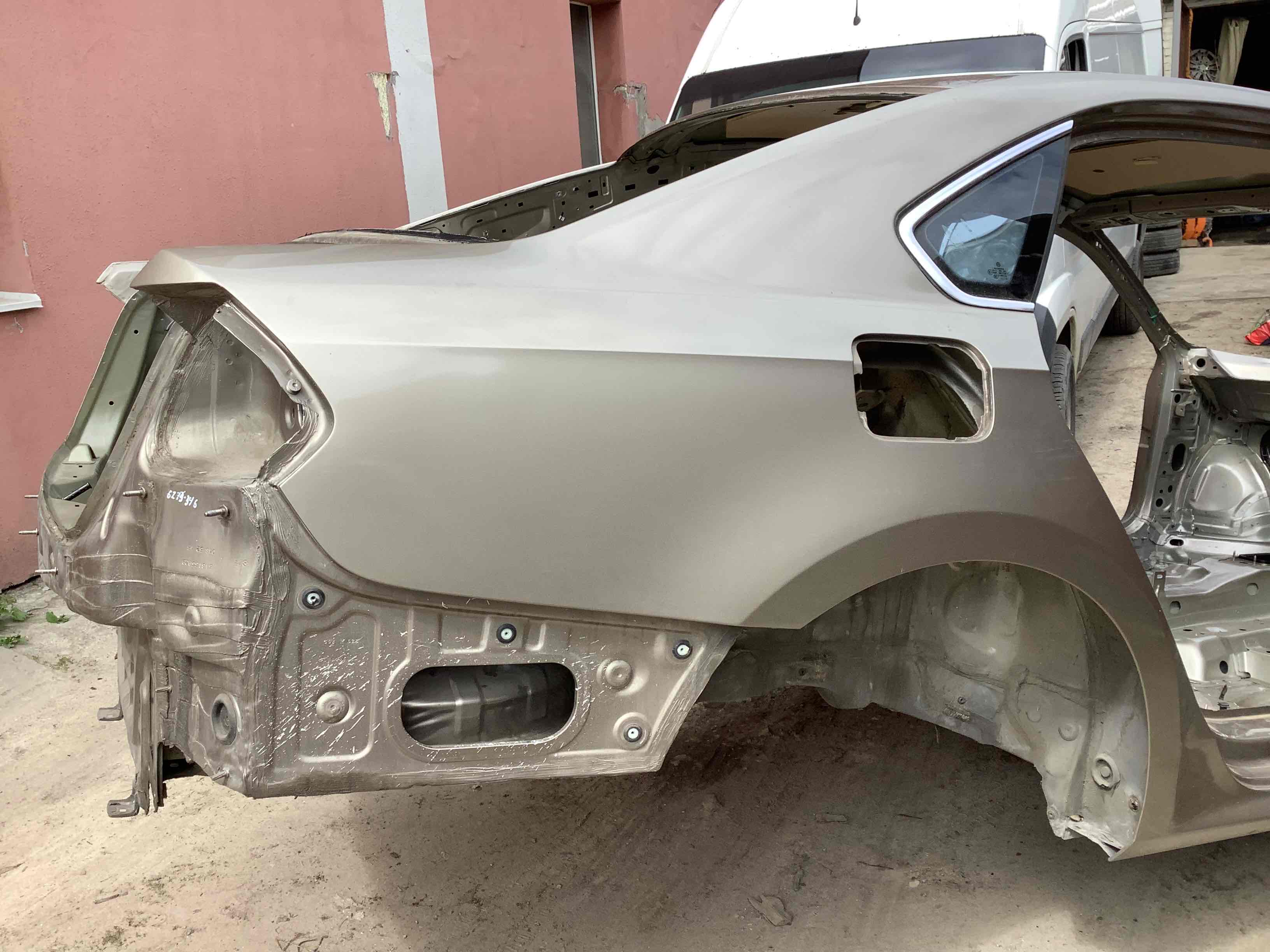 Чверть задня права