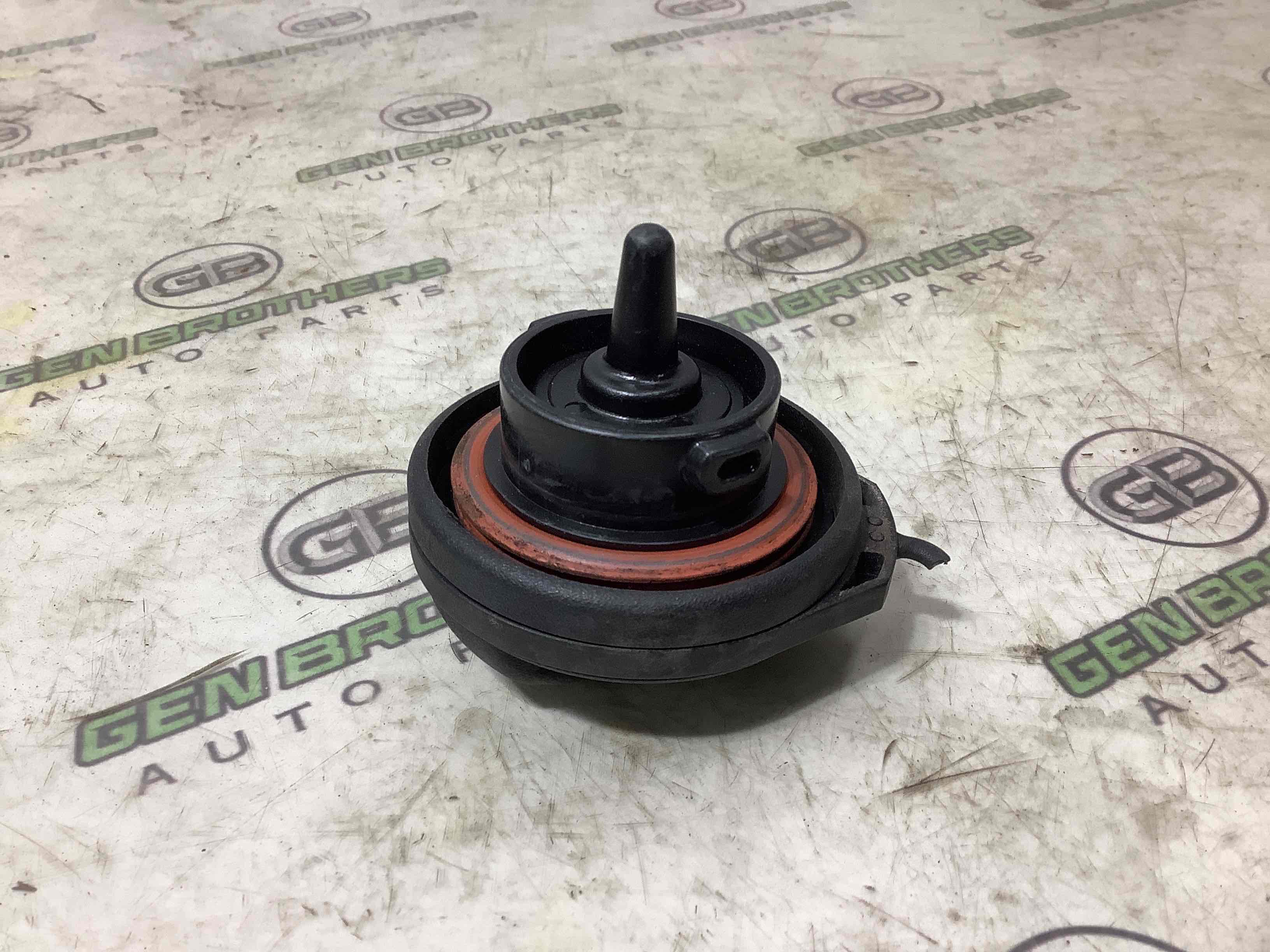 Корок бака, кришка заливної горловини, дотяжка