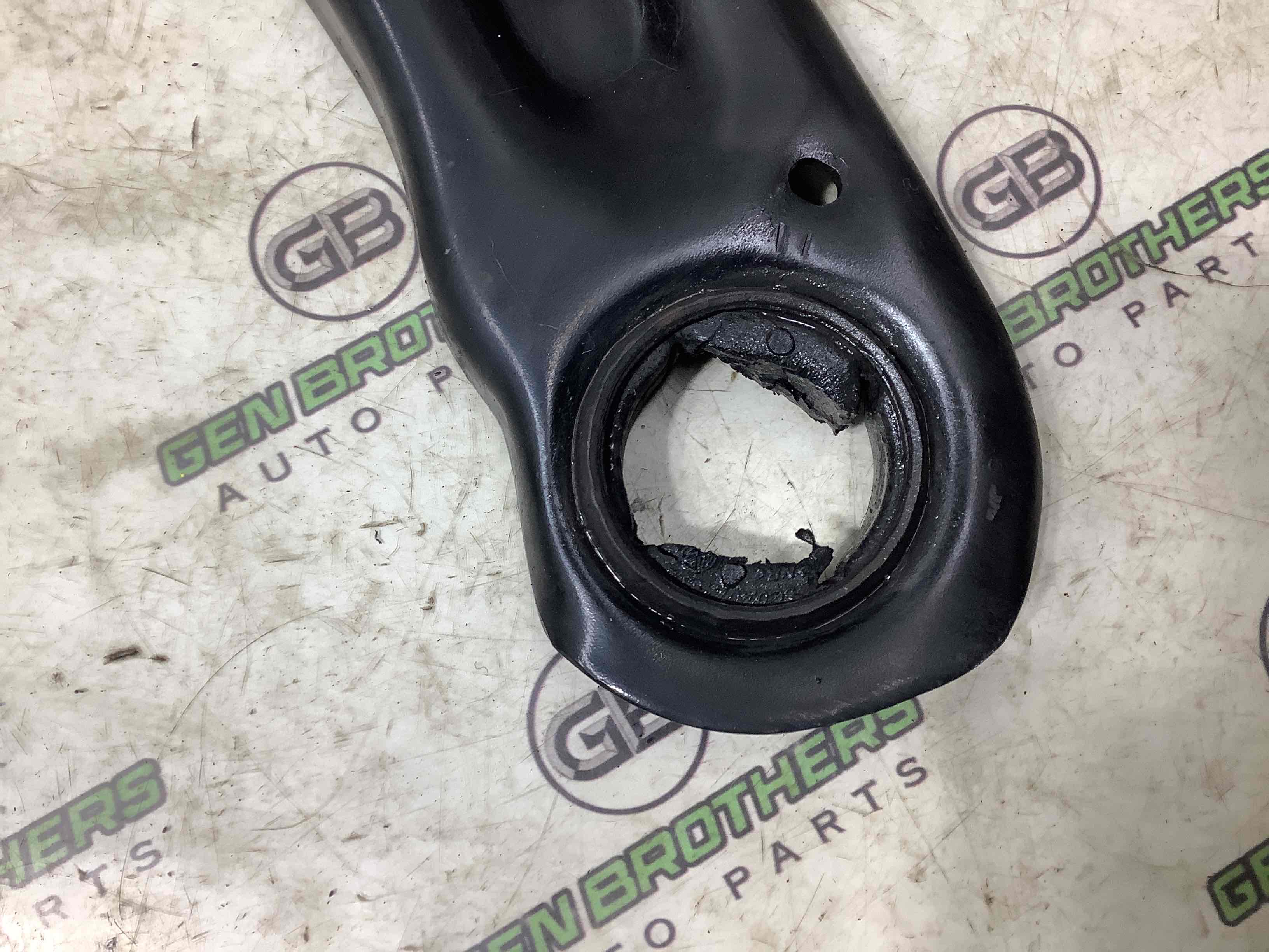 Важіль передній лівий