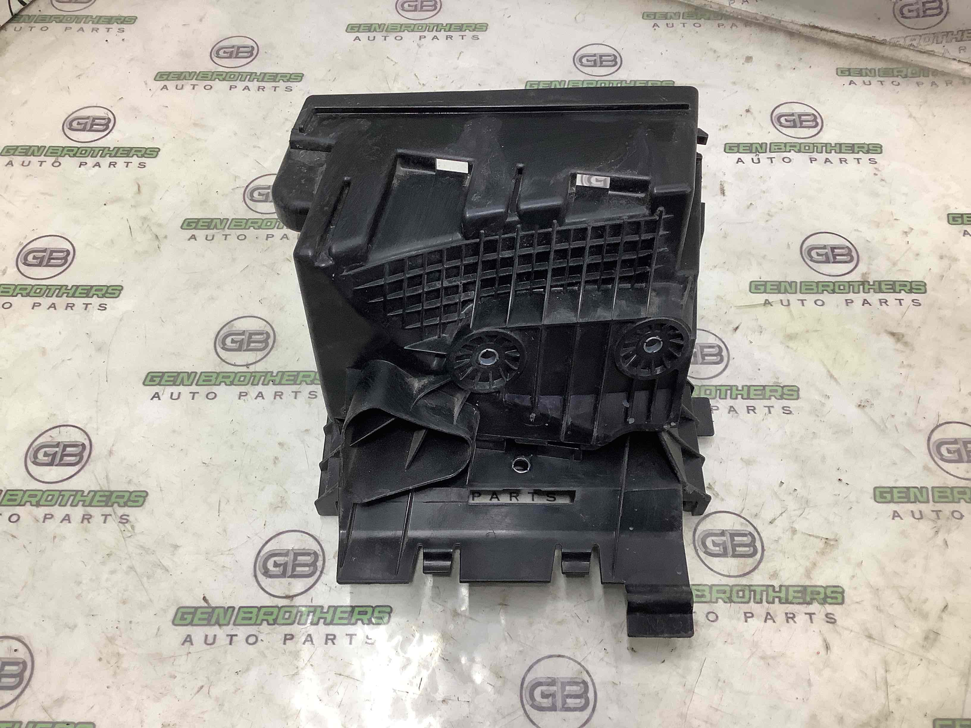 Кришка корпус блоку запобіжників