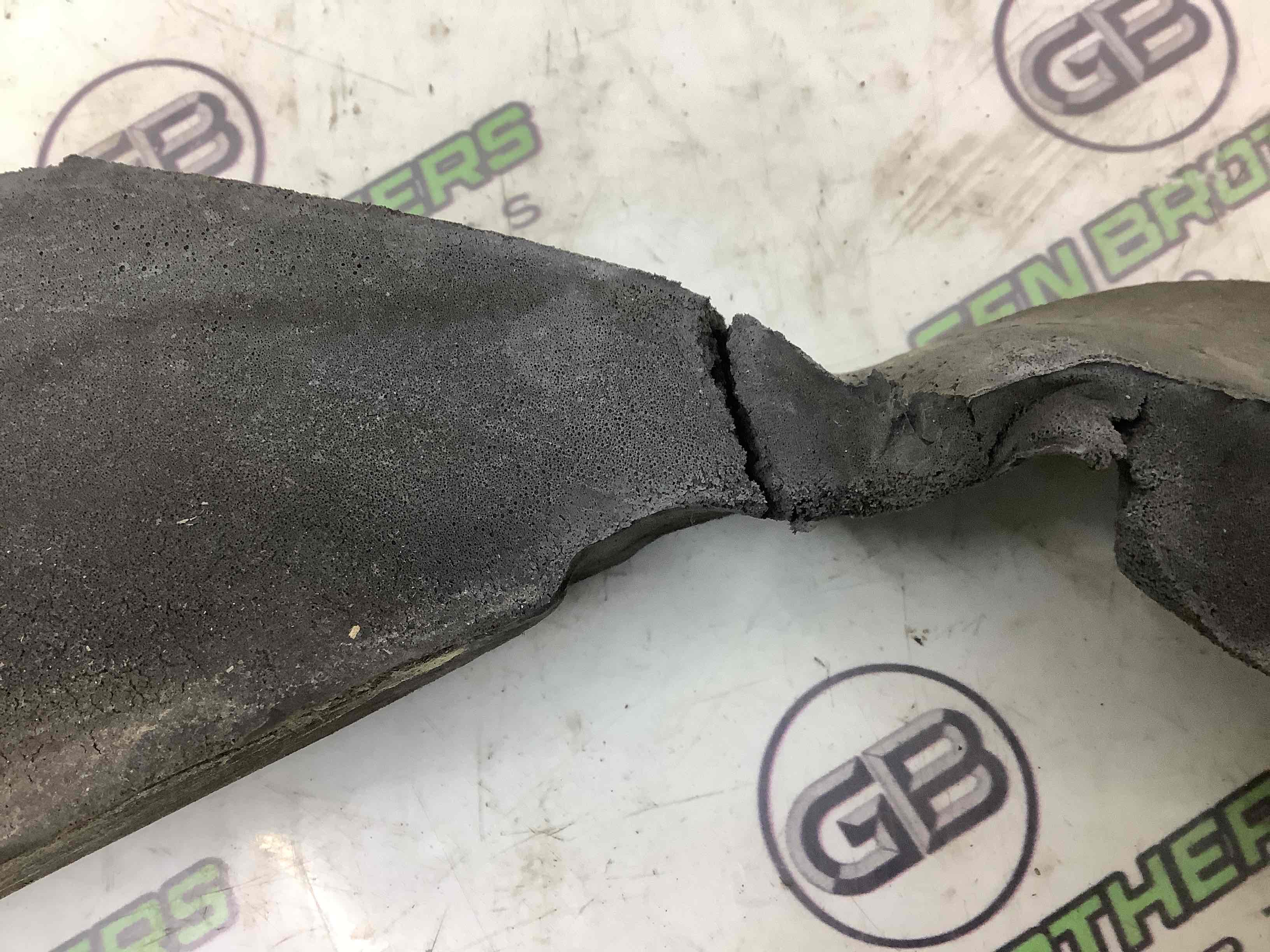 Ізолятор крила, ущільнювач та повітропровід крила