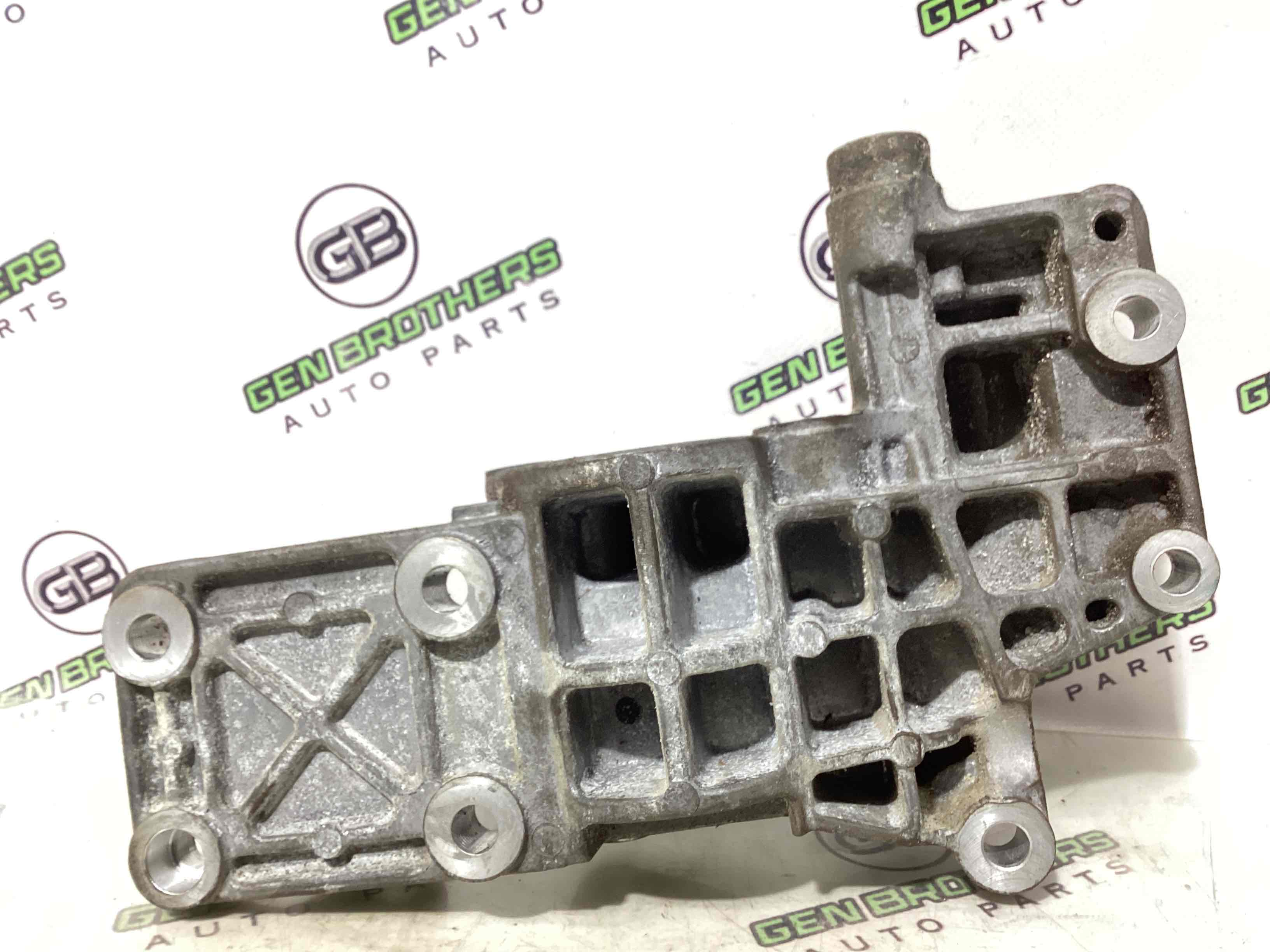 Генератор, кронштейн генератора