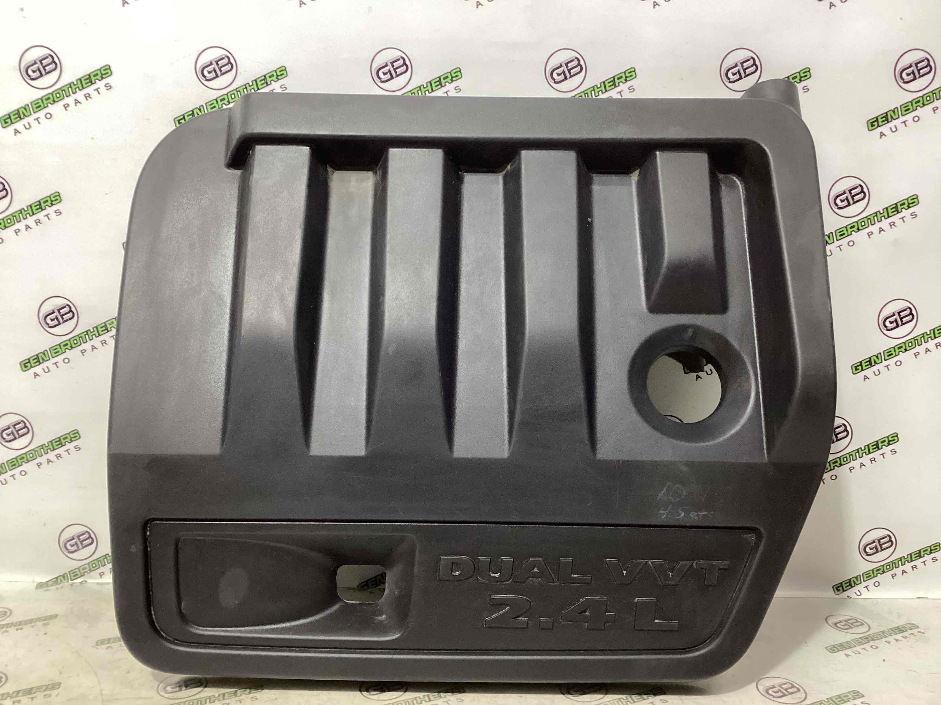 Кришка двигуна декоративна