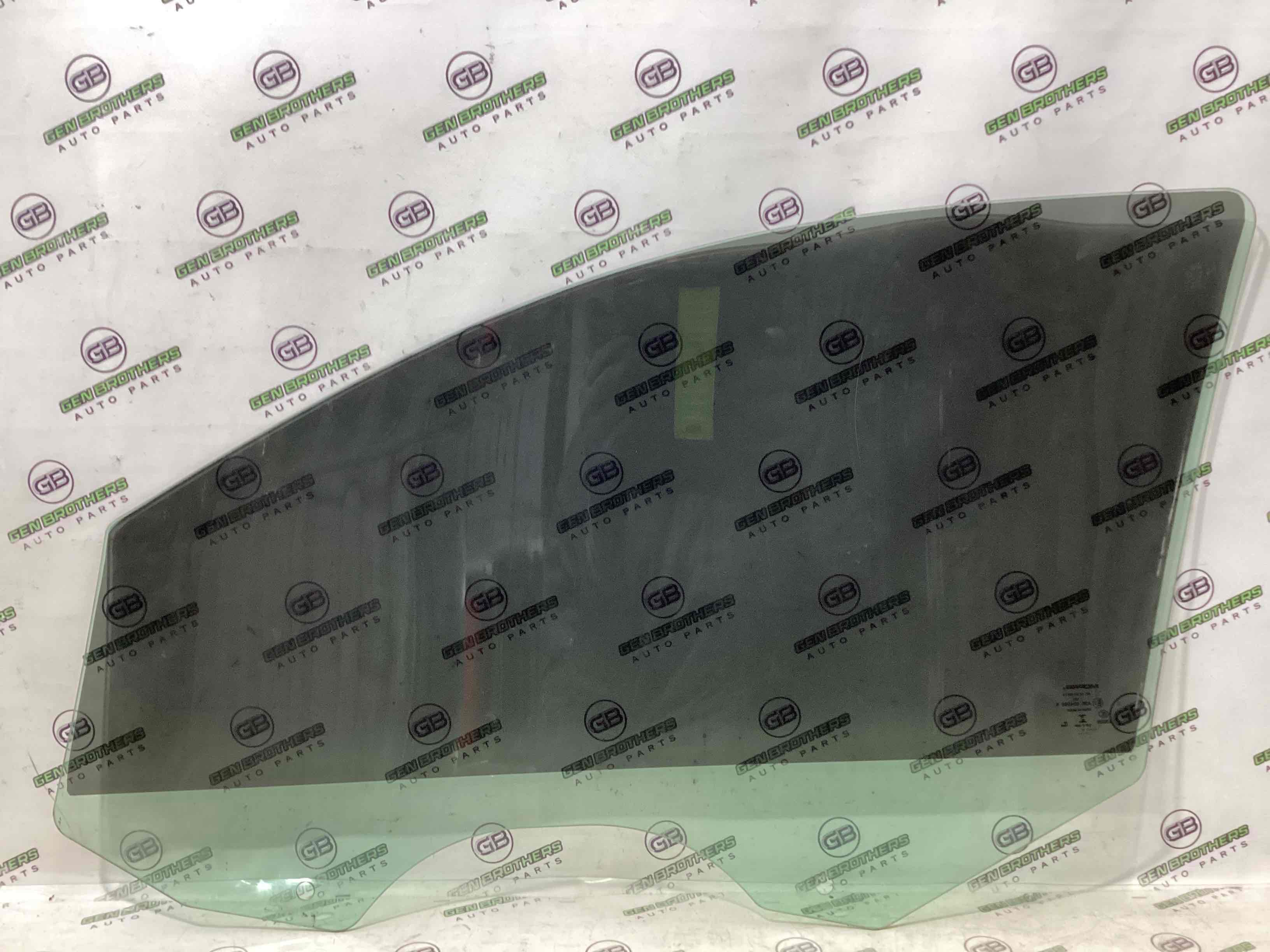 Стекло переднее правое