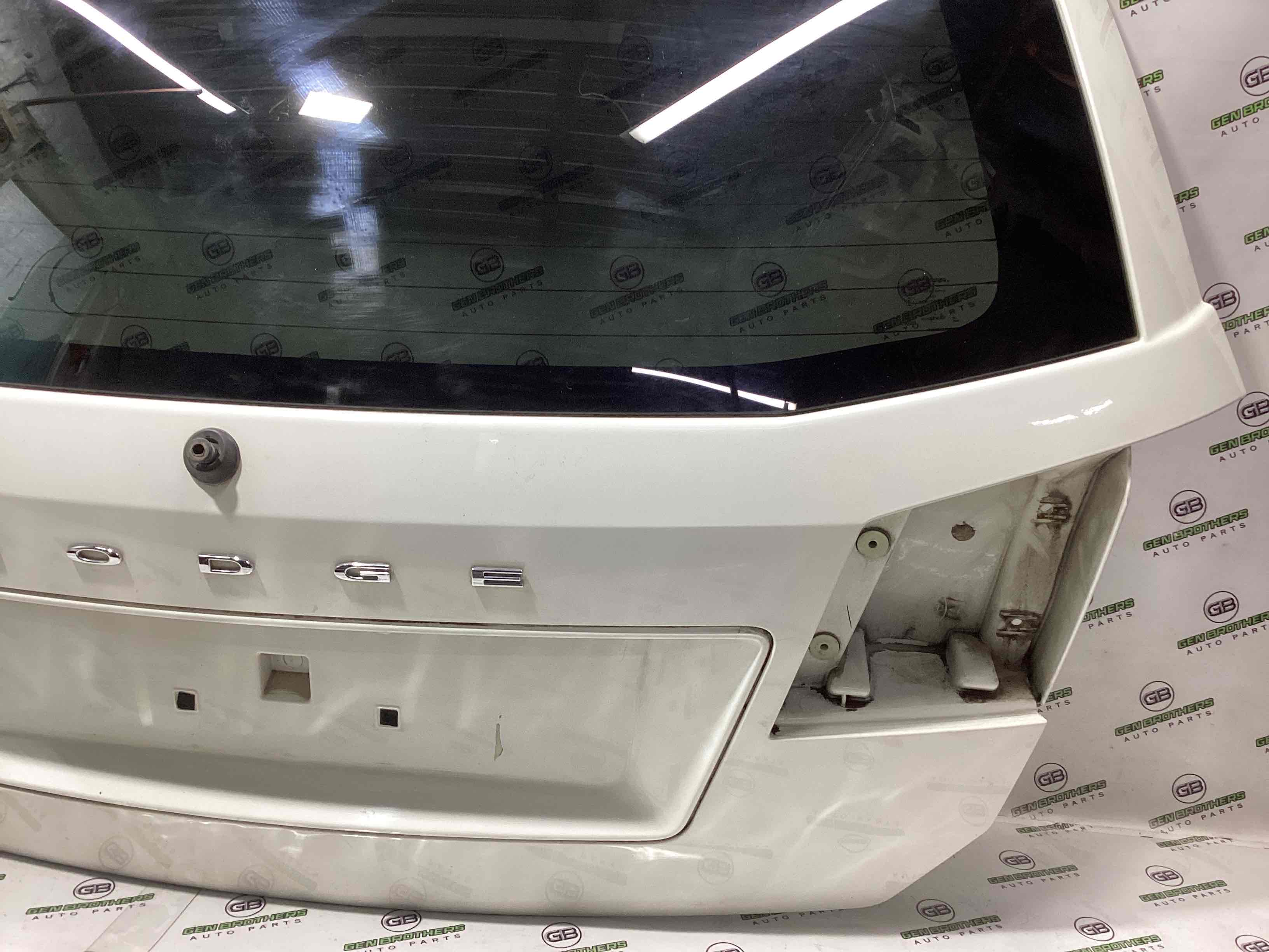 Крышка багажника, дверь багажника