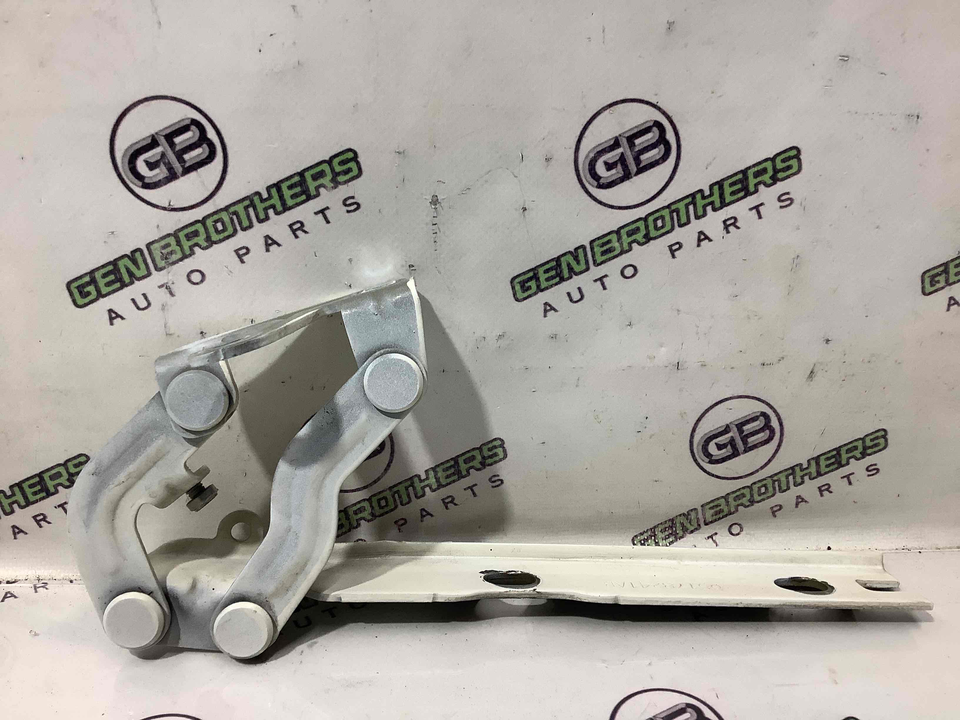 Петля капота, кронштейн капота