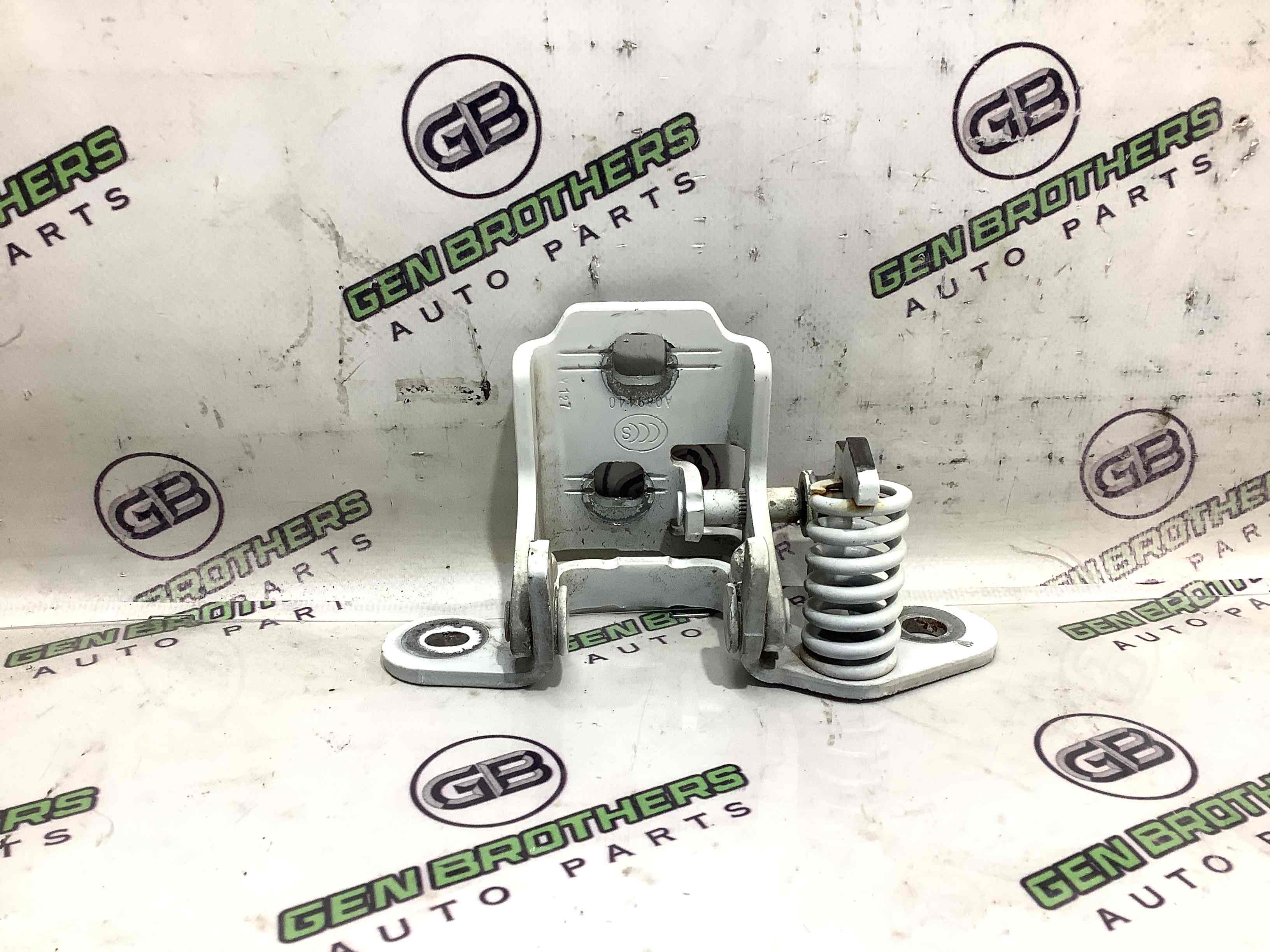 Петля двери, замок двери