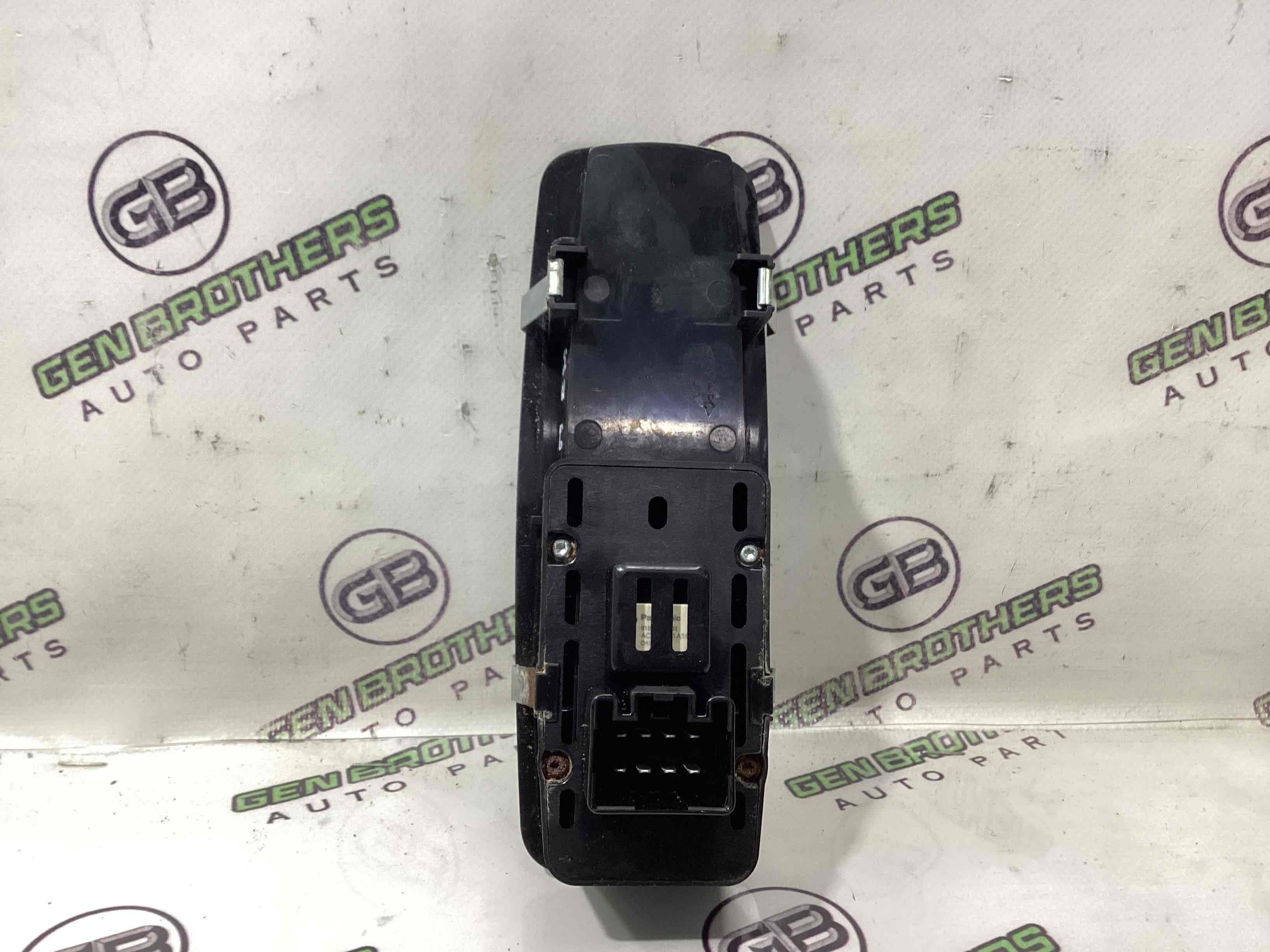 Кнопки управления стеклоподъемниками