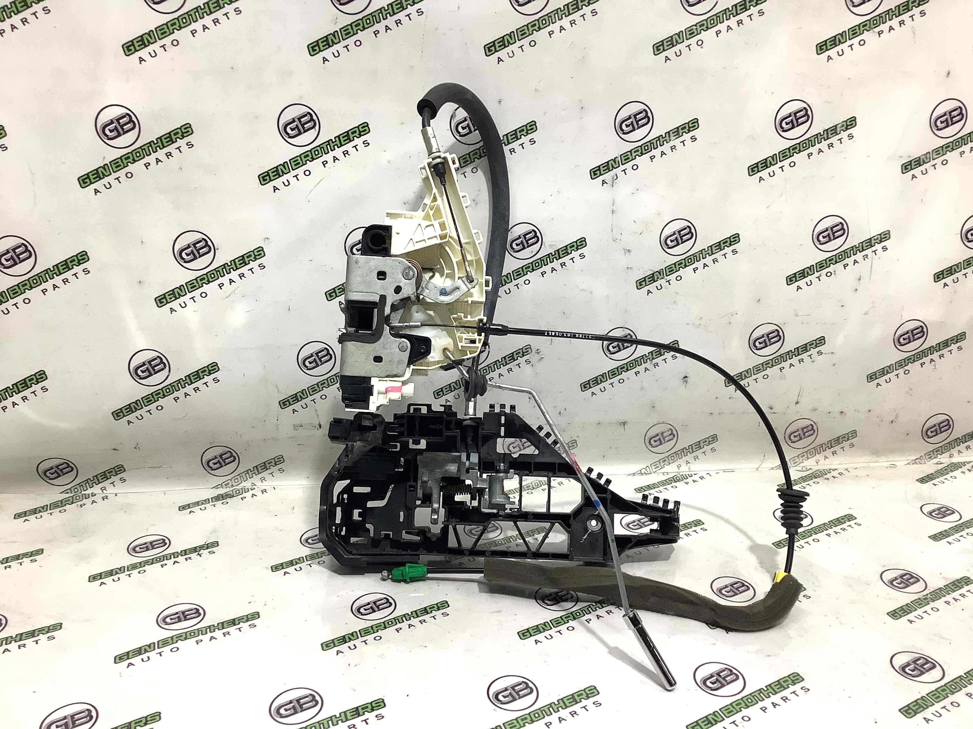 Замок двери задней правой